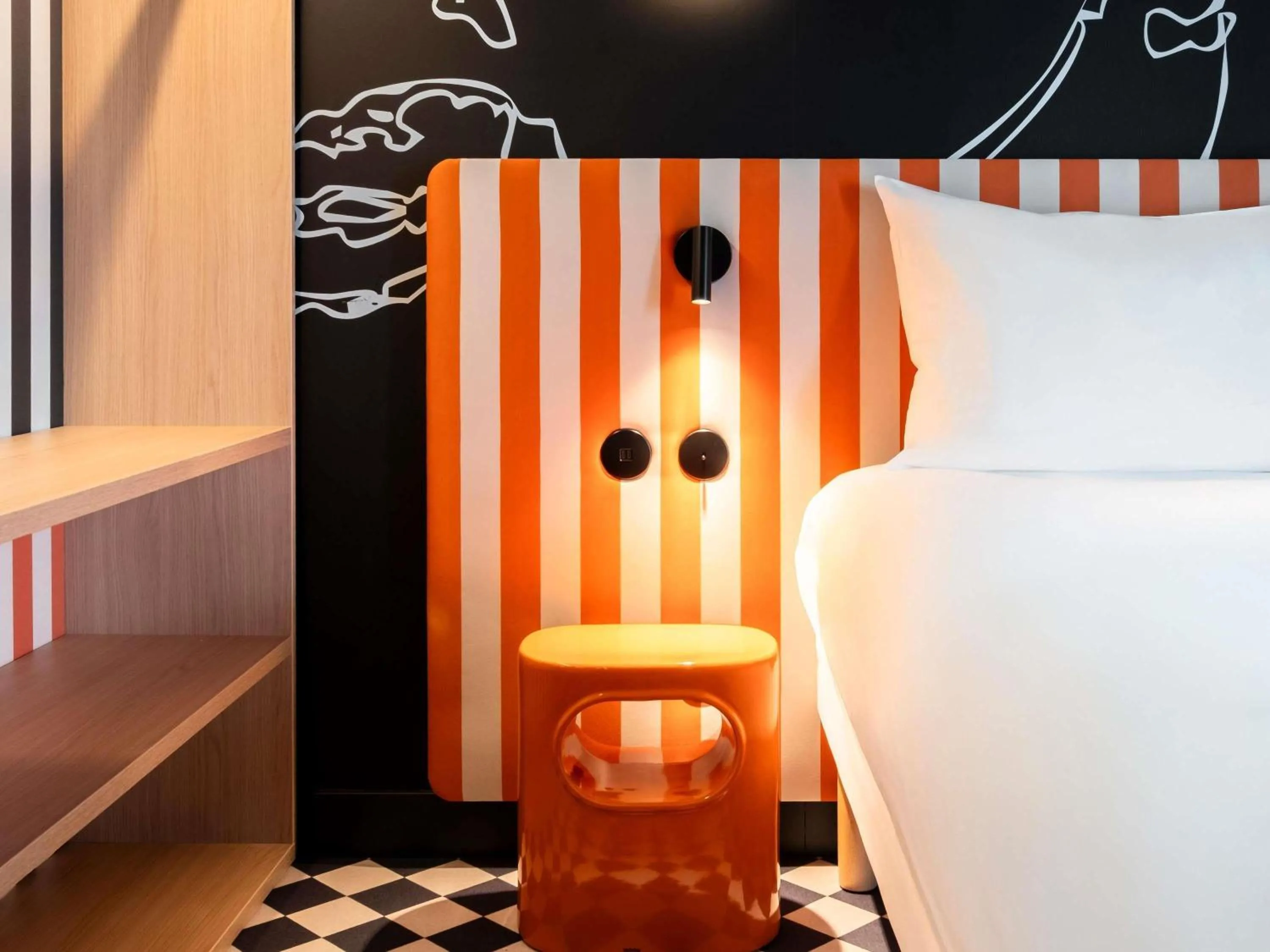 Bedroom, Bed in ibis Styles La Rochelle Centre les Minimes