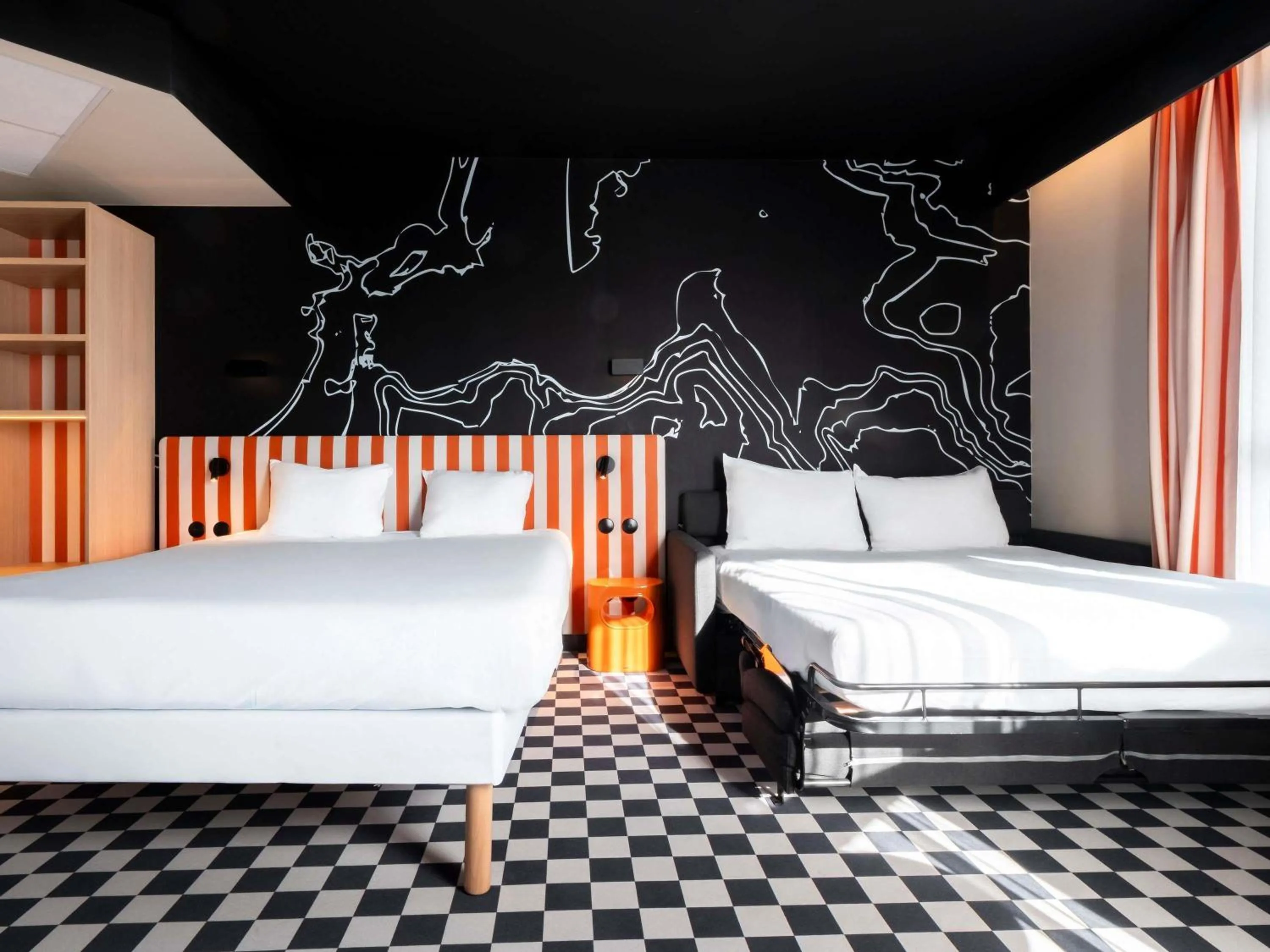 Bedroom, Bed in ibis Styles La Rochelle Centre les Minimes