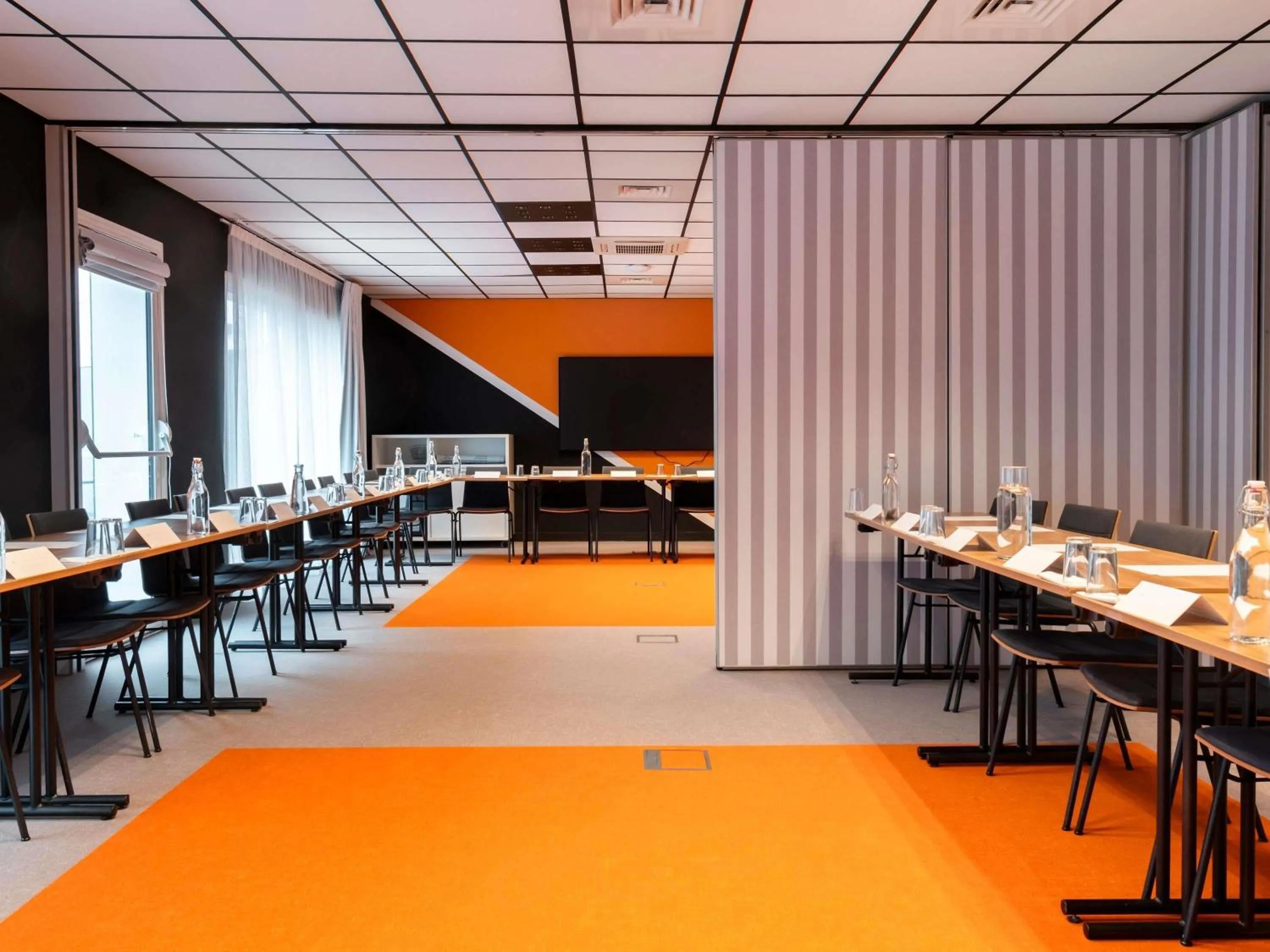 Meeting/conference room in ibis Styles La Rochelle Centre les Minimes