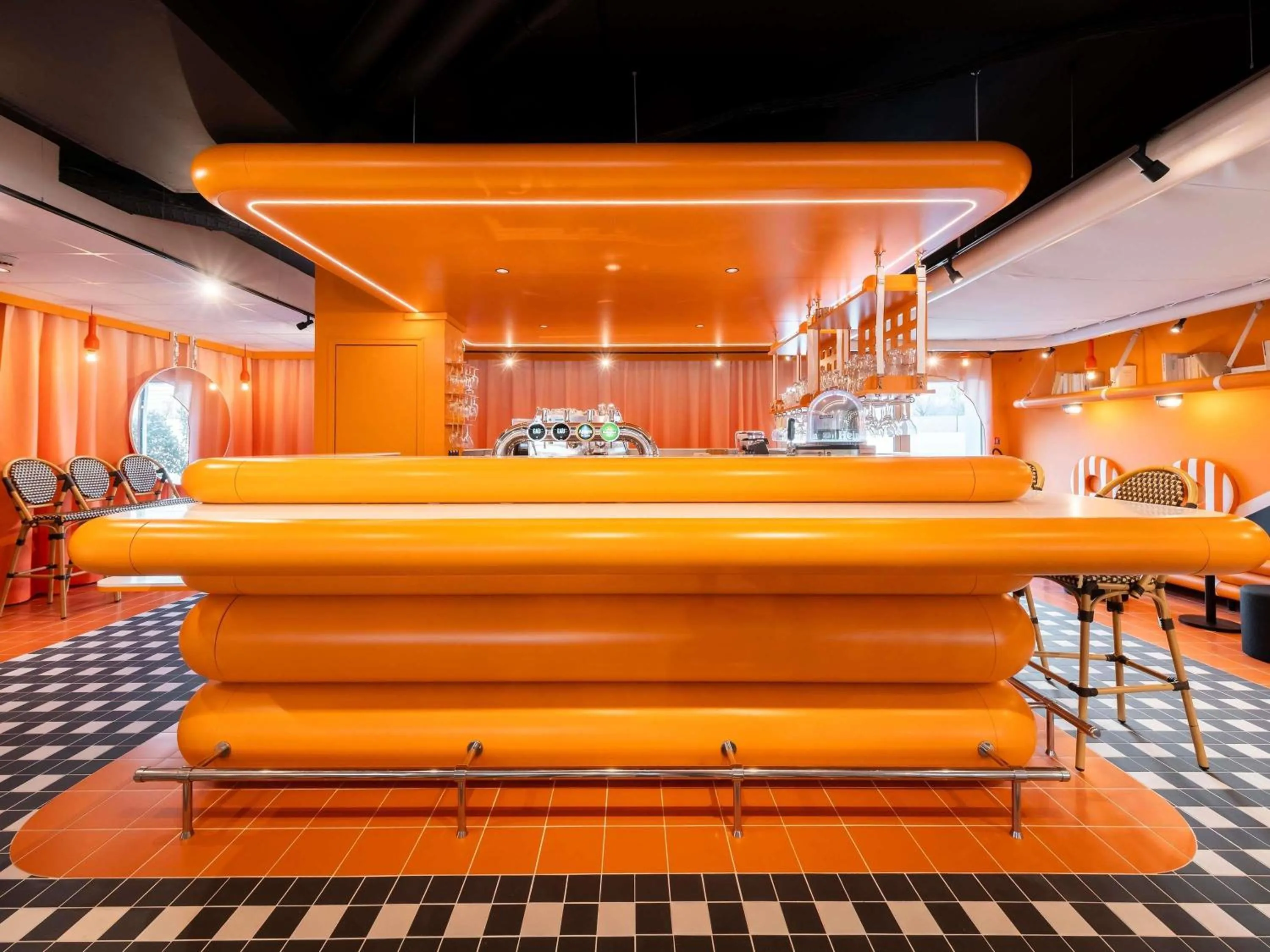 Lounge or bar in ibis Styles La Rochelle Centre les Minimes