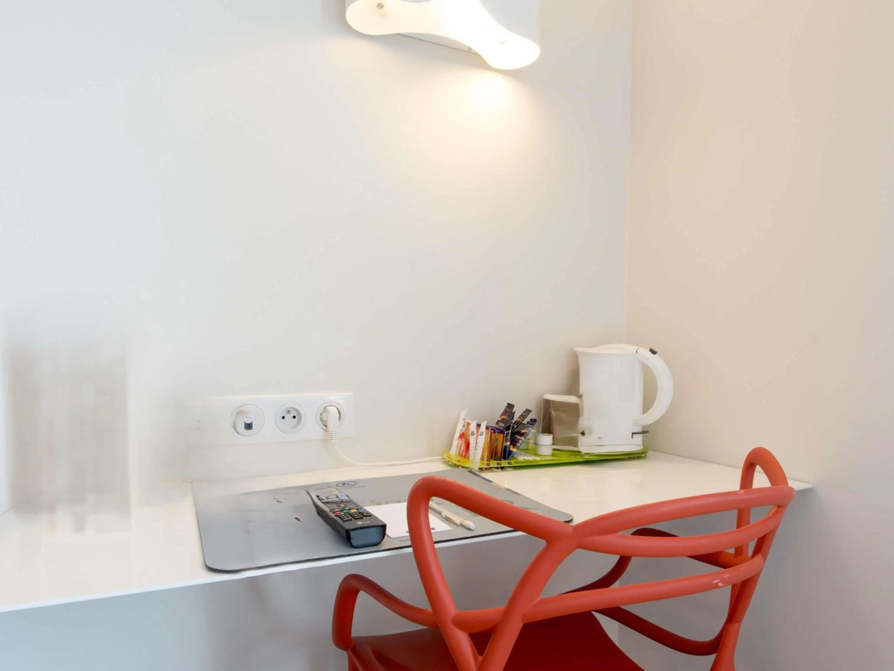 Bedroom in Hôtel Confort La Rochelle Centre les Minimes