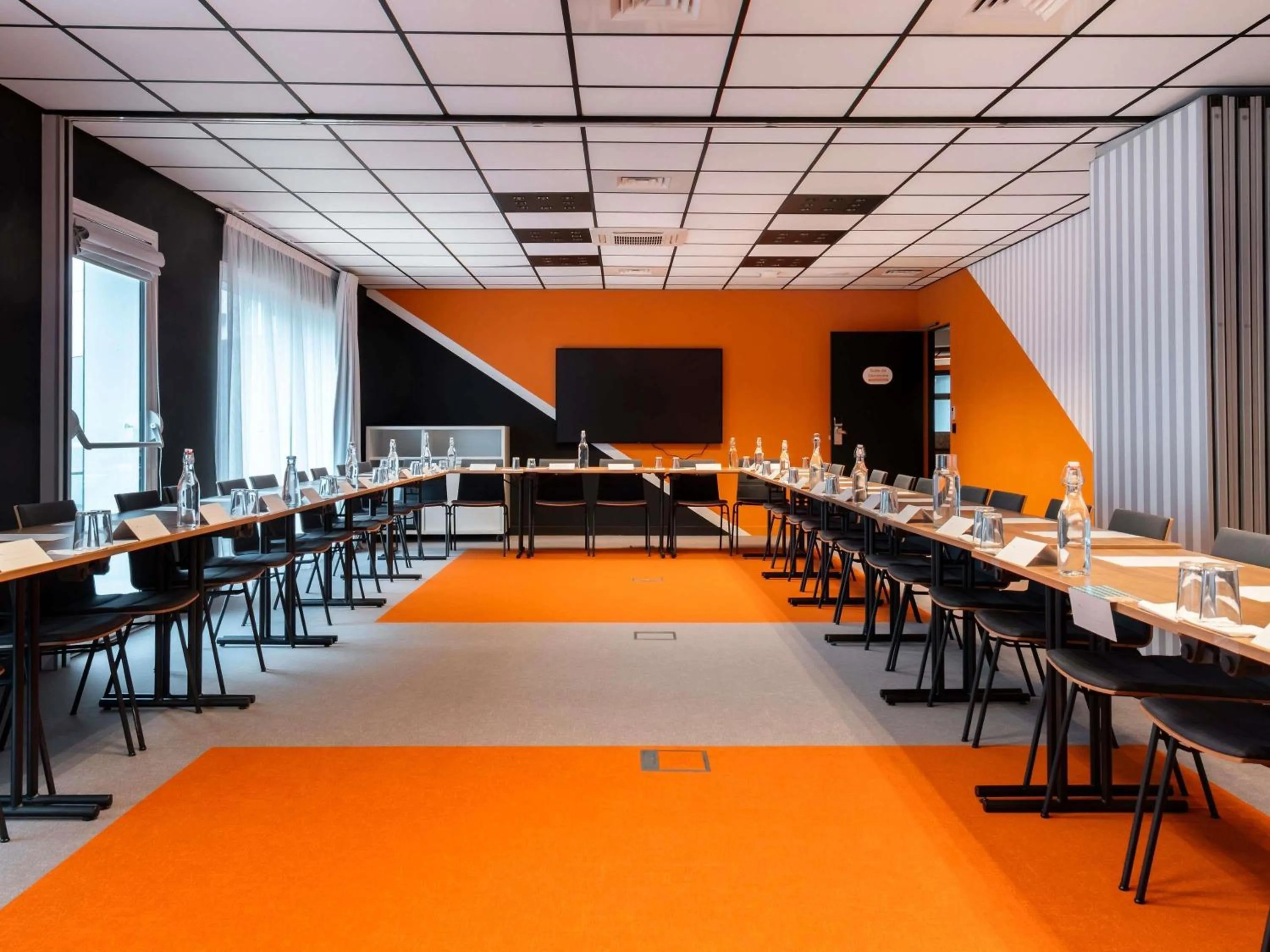 Meeting/conference room in ibis Styles La Rochelle Centre les Minimes