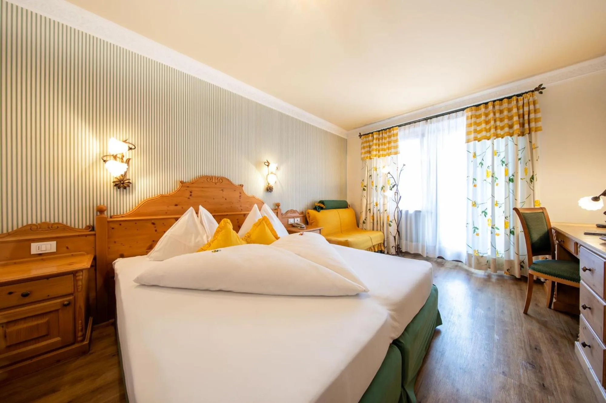 Decorative detail, Bed in PALMENGARTEN Hotel Gstör