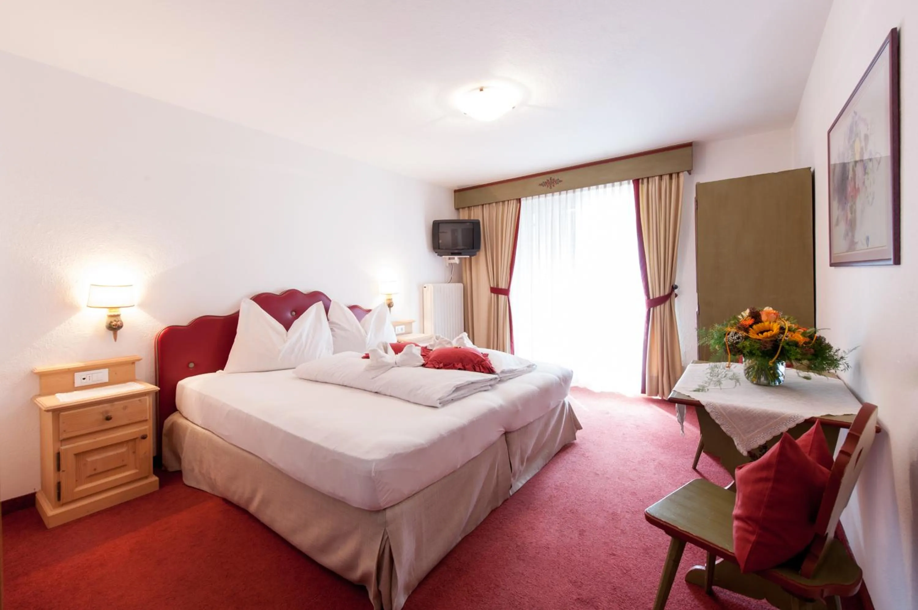 Decorative detail, Bed in PALMENGARTEN Hotel Gstör