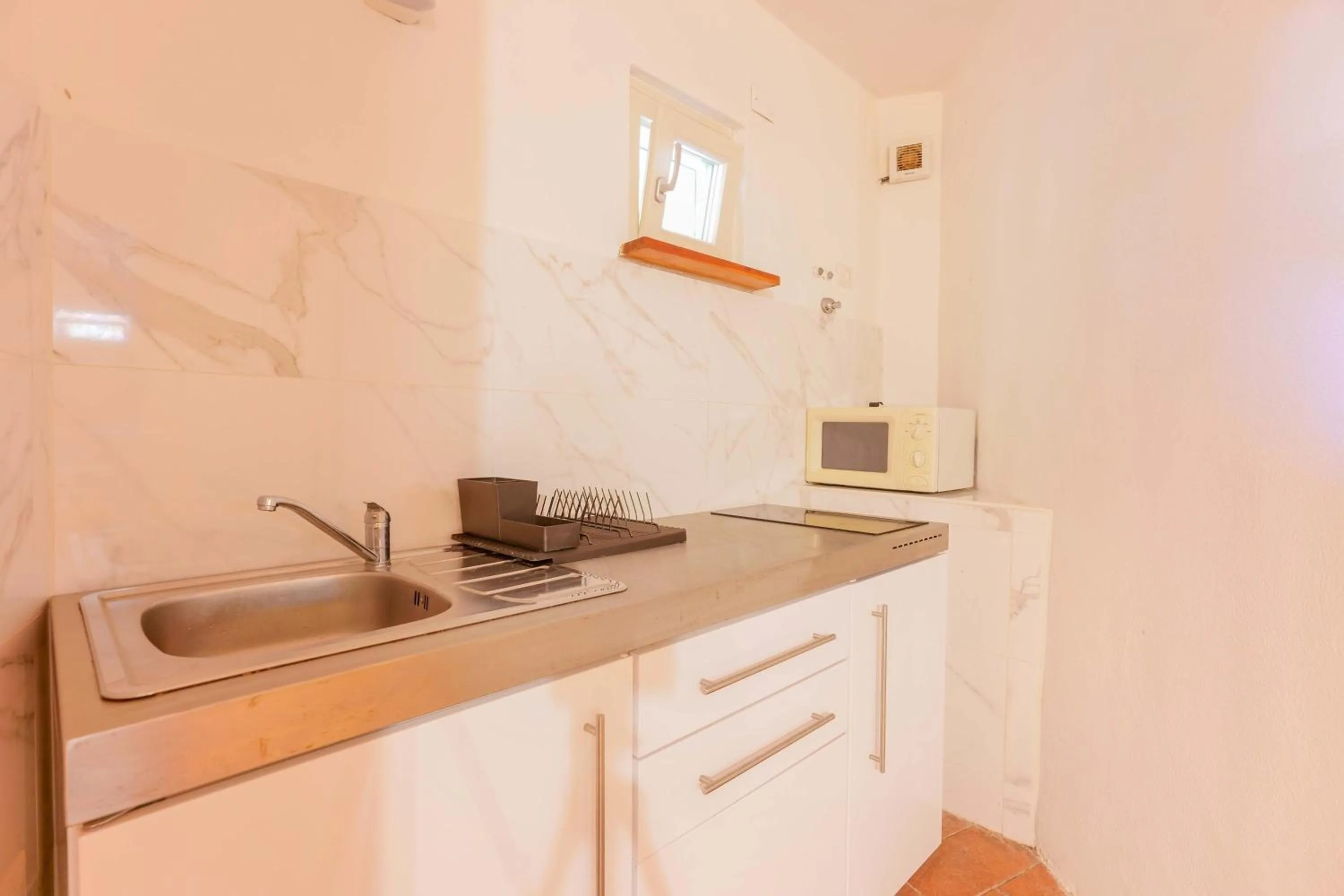 Kitchen or kitchenette in B&B Villa Zola