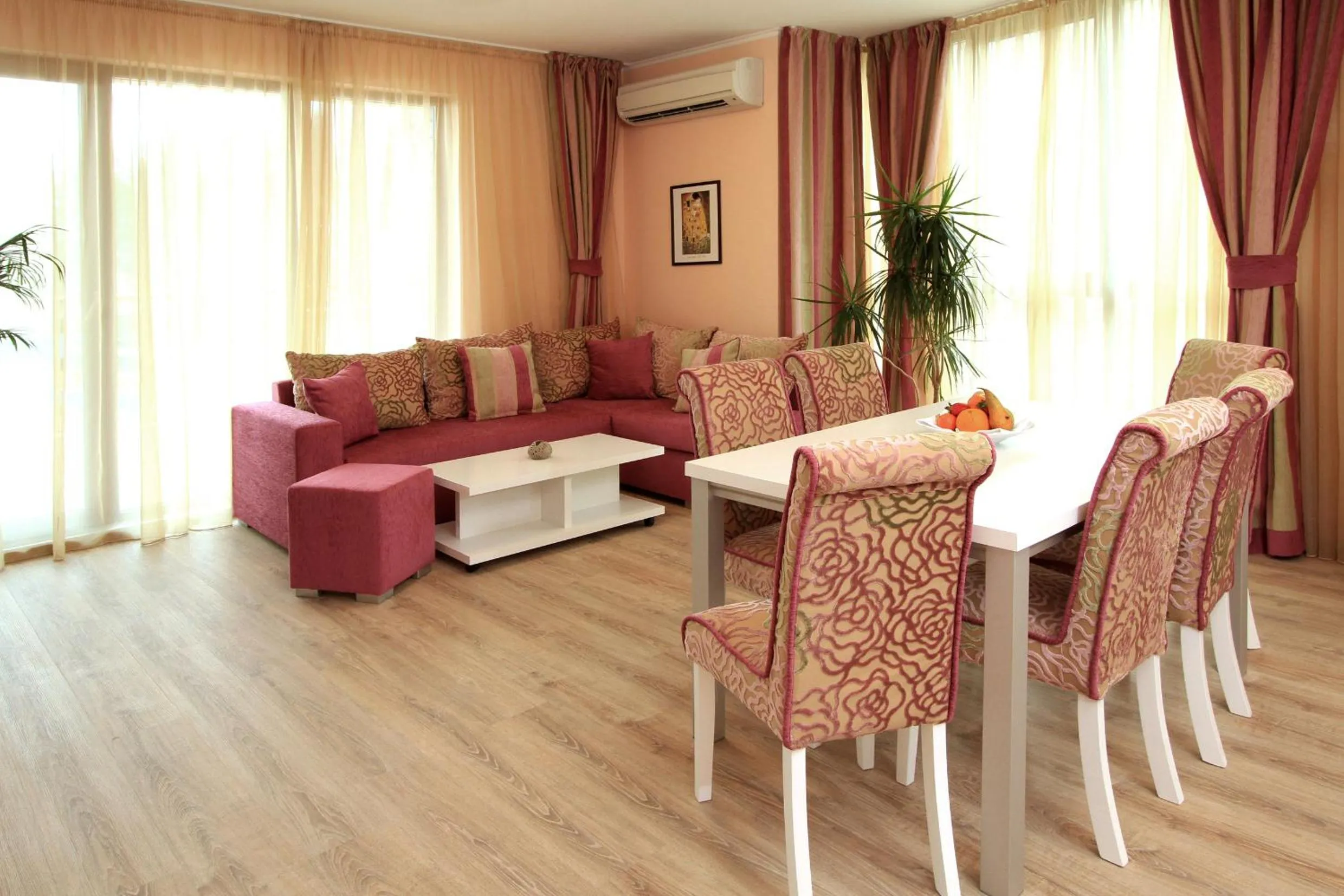 Living room in Long Beach Resort