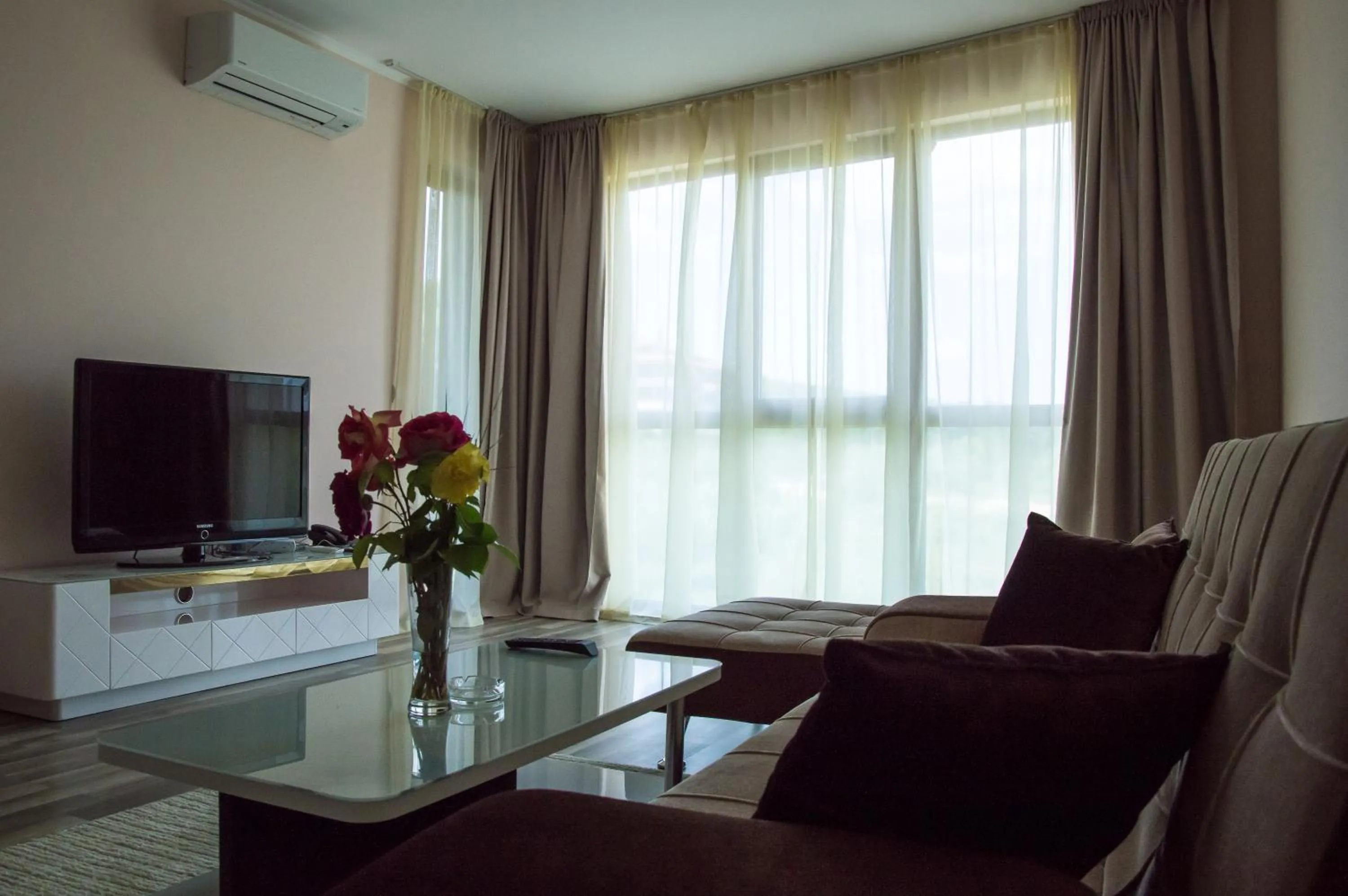 Living room in Long Beach Resort