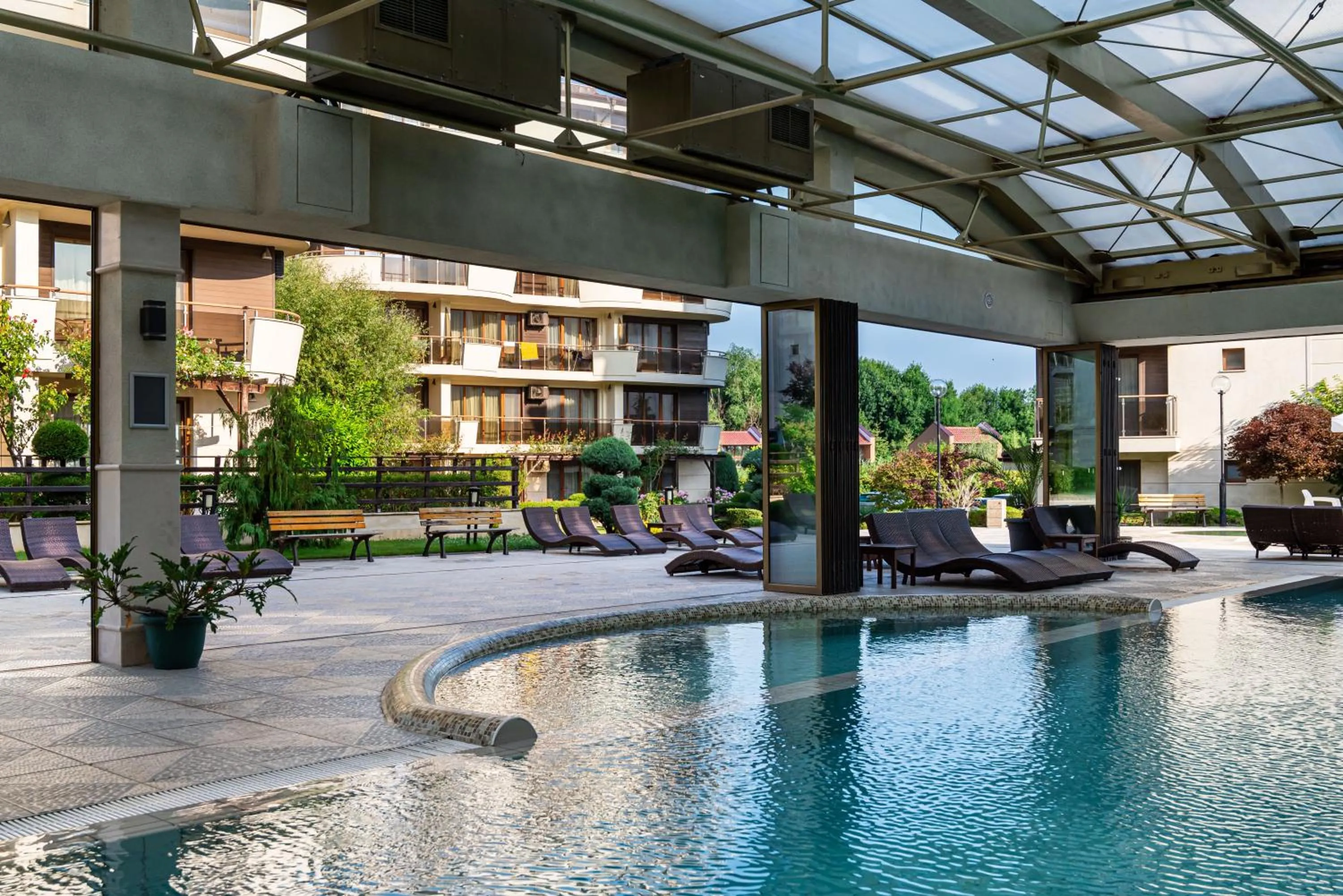 Swimming pool in Long Beach Resort