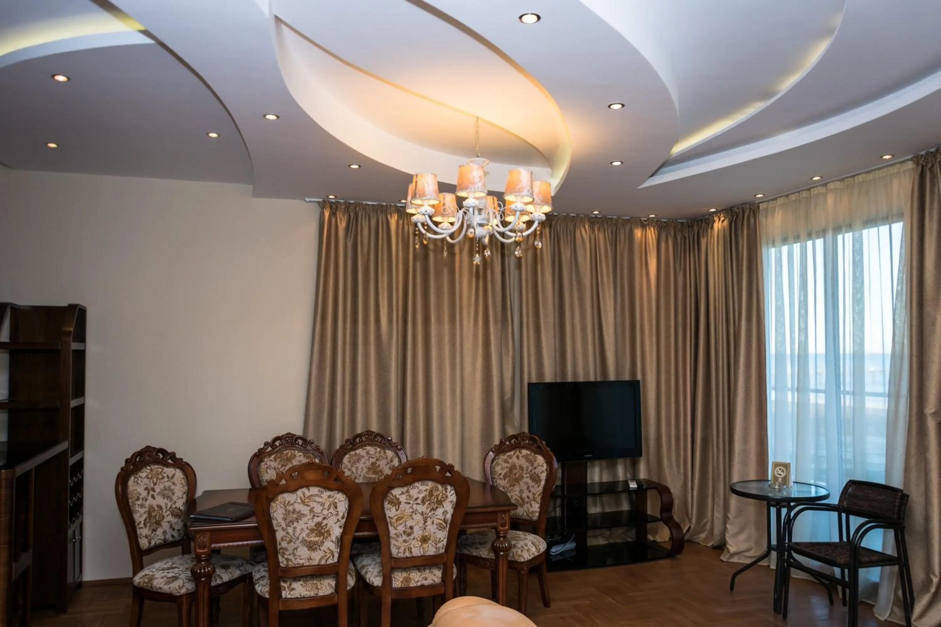 Seating area in Long Beach Resort