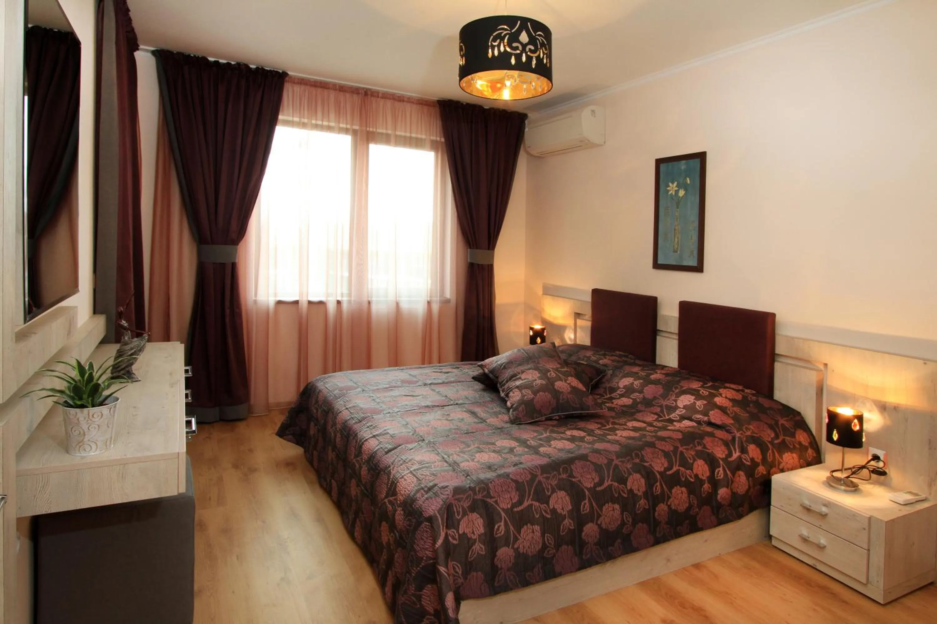 Bedroom, Bed in Long Beach Resort