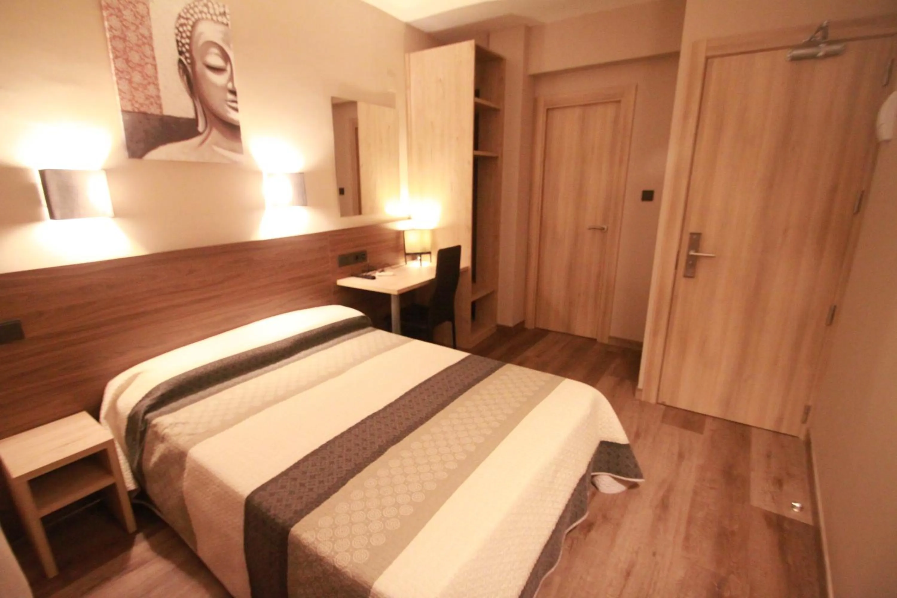 Bed in Hotel, H de l'Anton