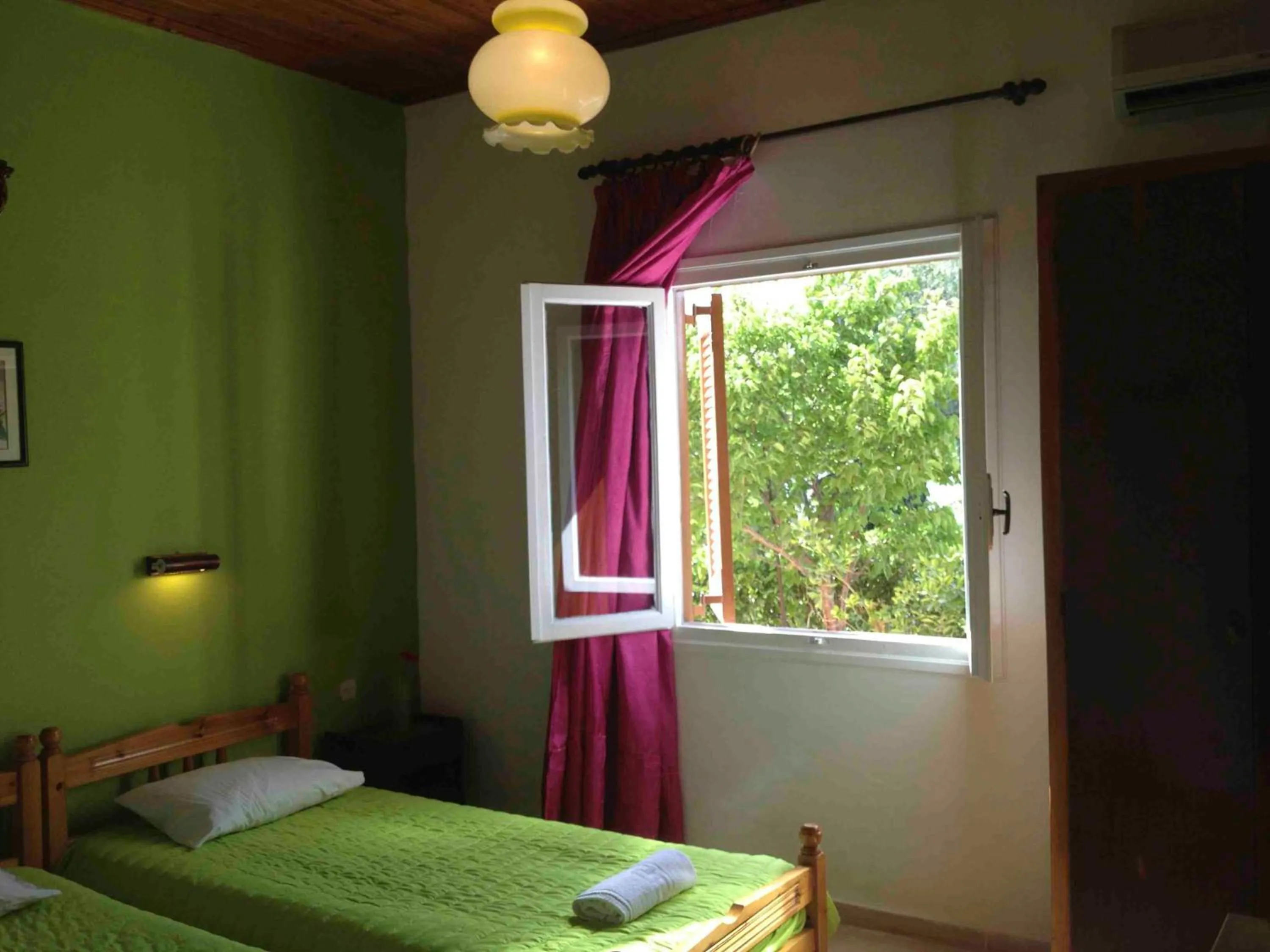 Garden view, Bed in Ionian Breeze Apartments