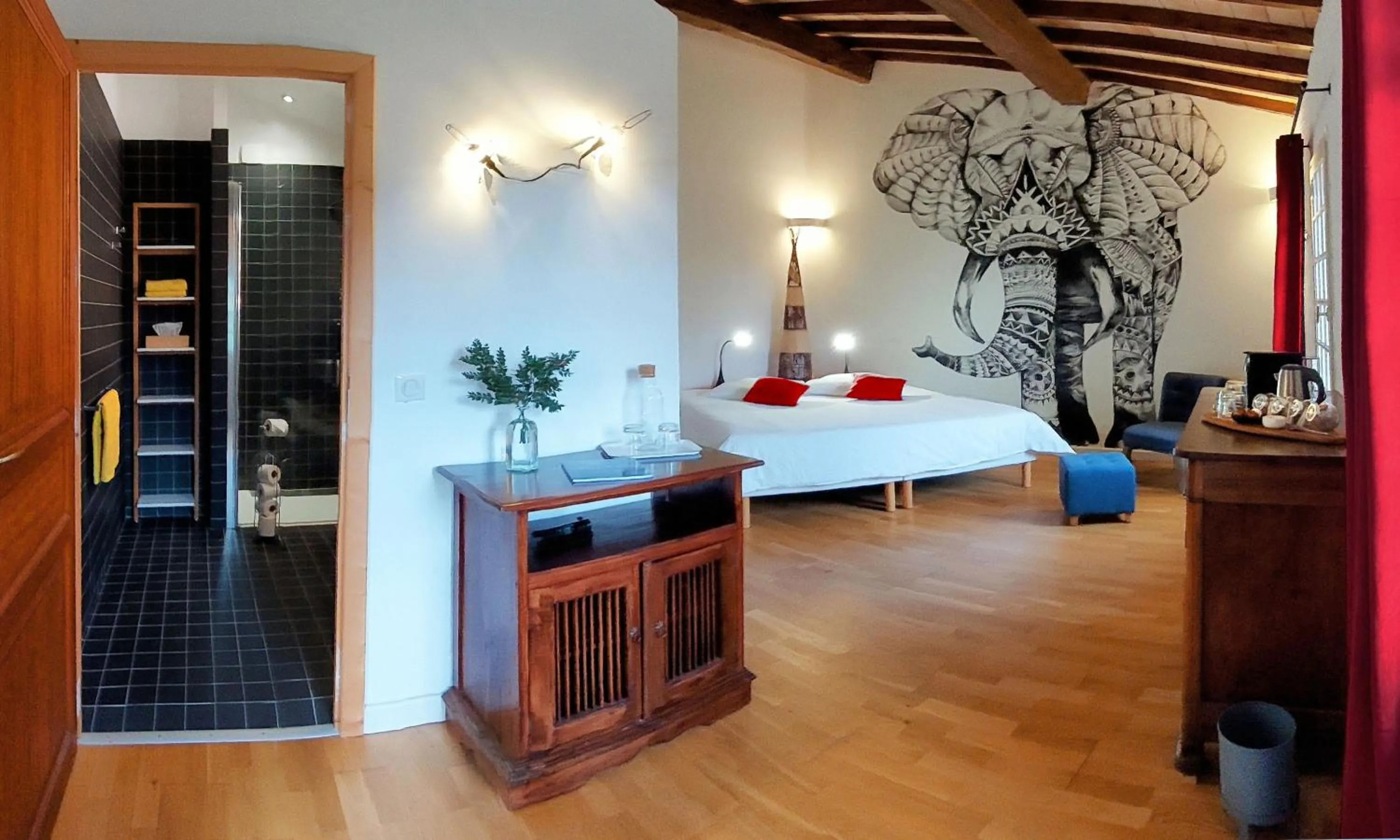 Bathroom, Bed in Maison Catalina