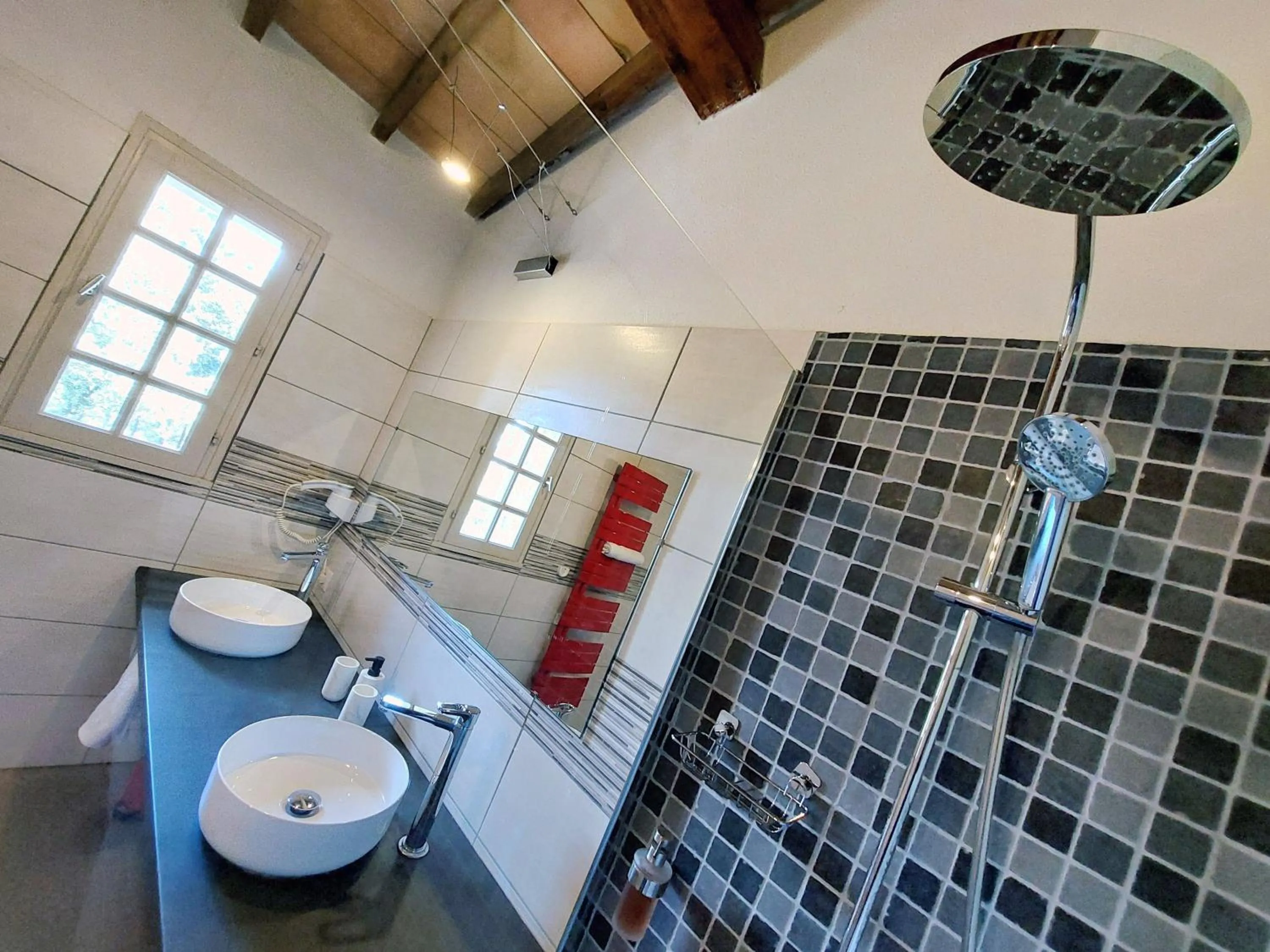 Shower in Maison Catalina