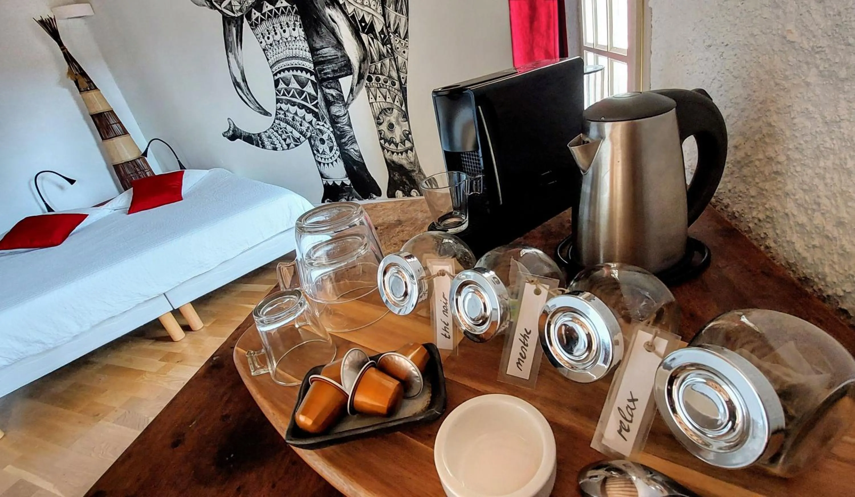 Coffee/tea facilities in Maison Catalina