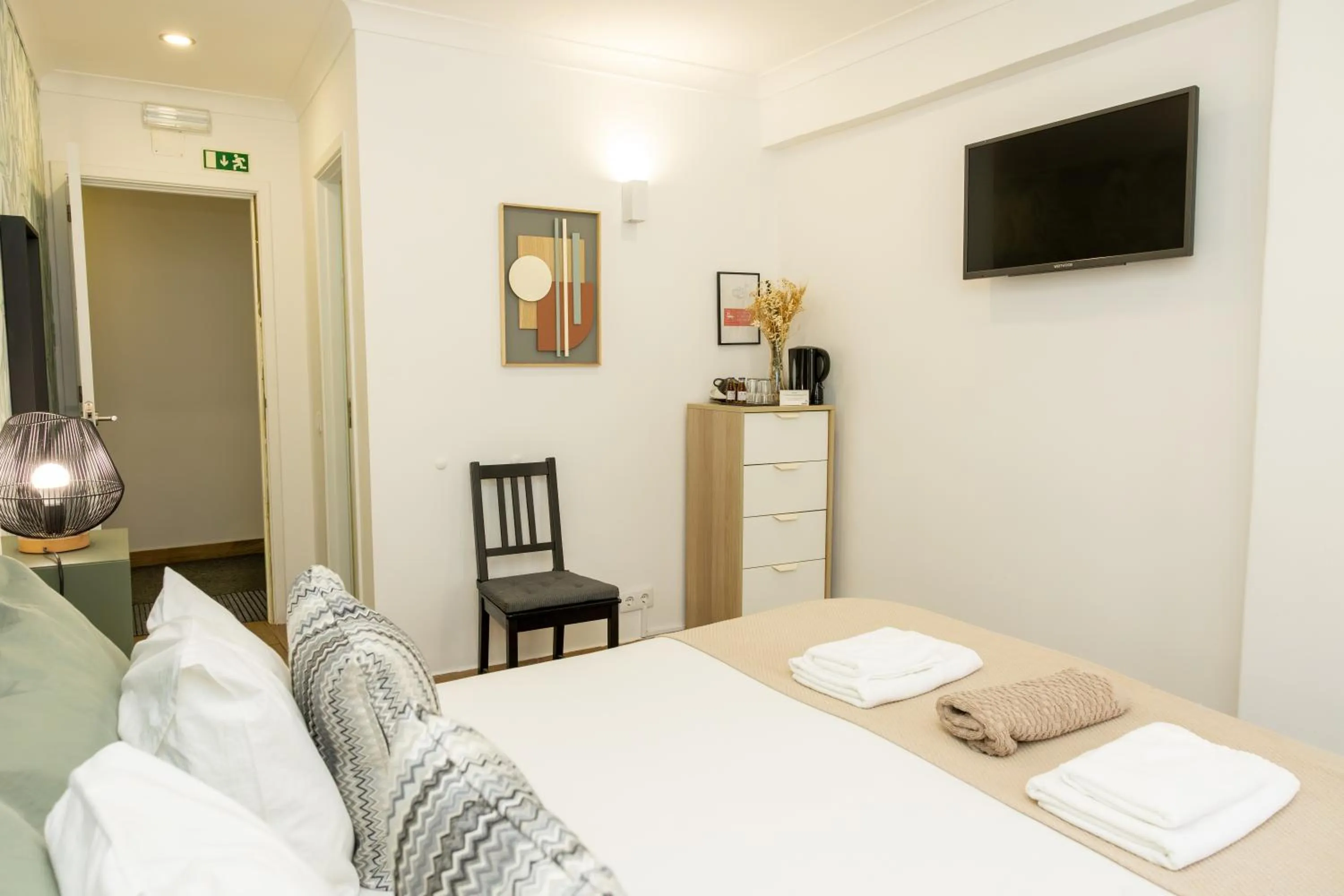 TV and multimedia, Bed in Inn Bairro Alto BA Sweet