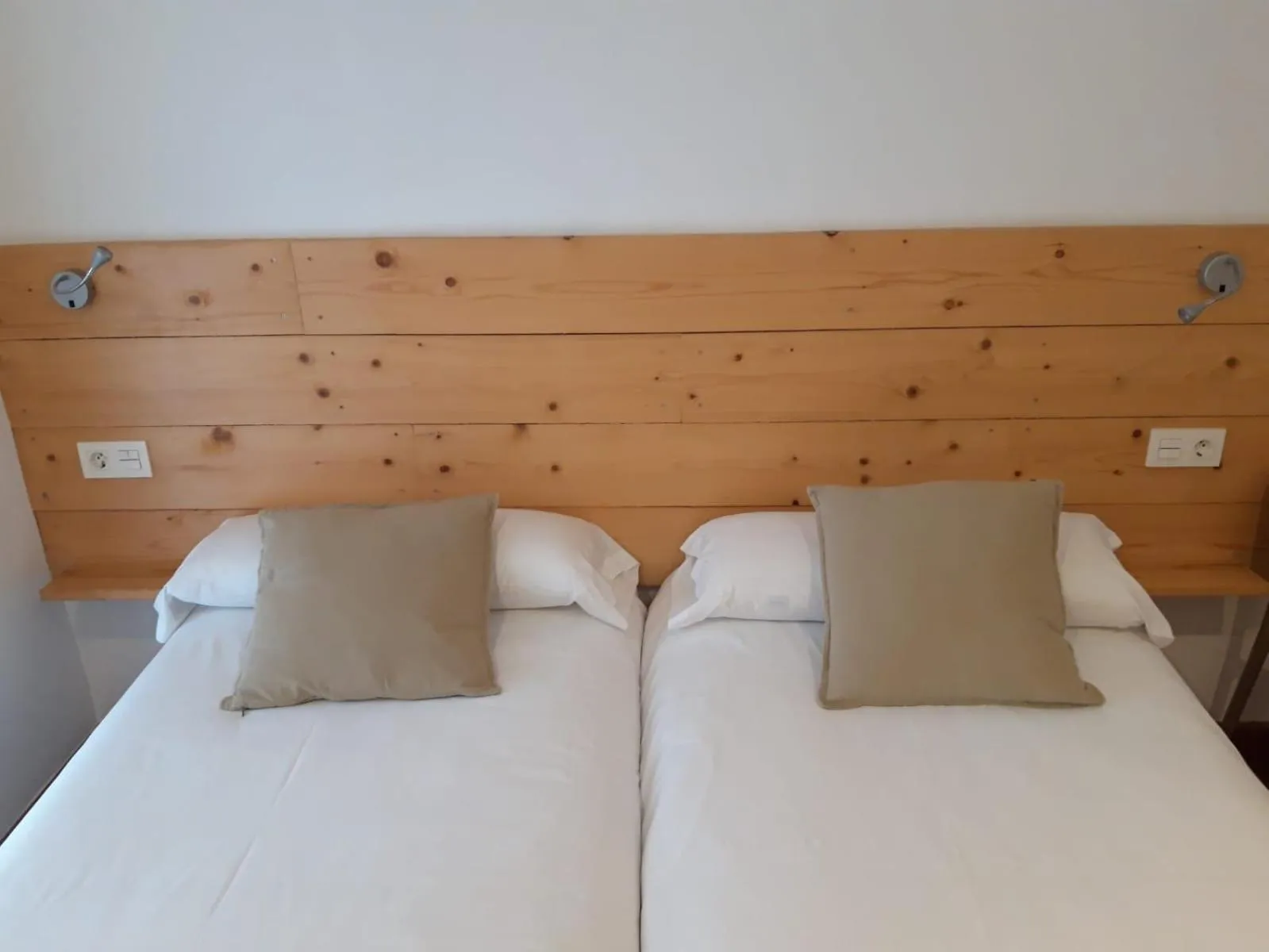 Bedroom, Bed in Pensión Urkia