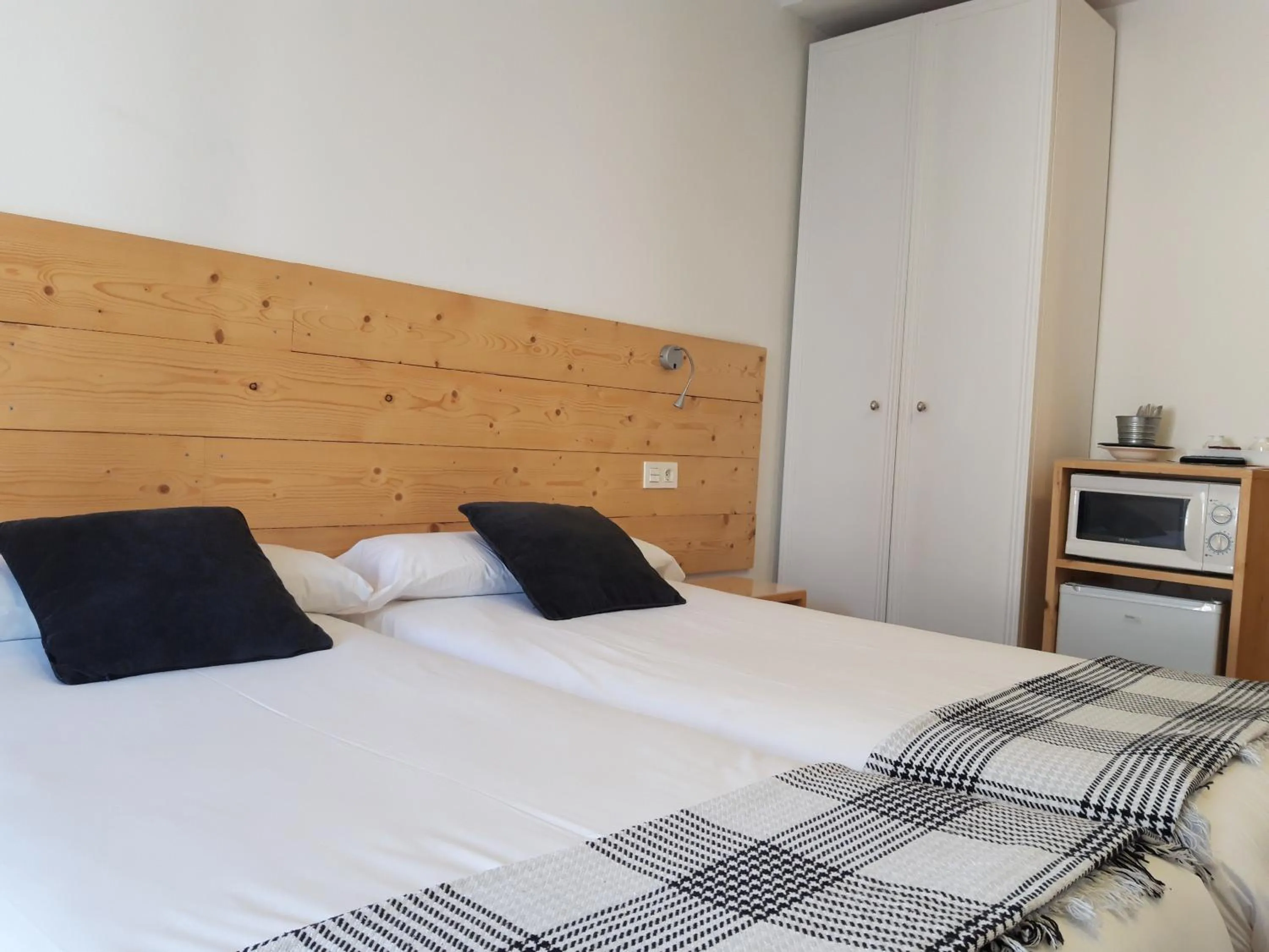 Bedroom, Bed in Pensión Urkia