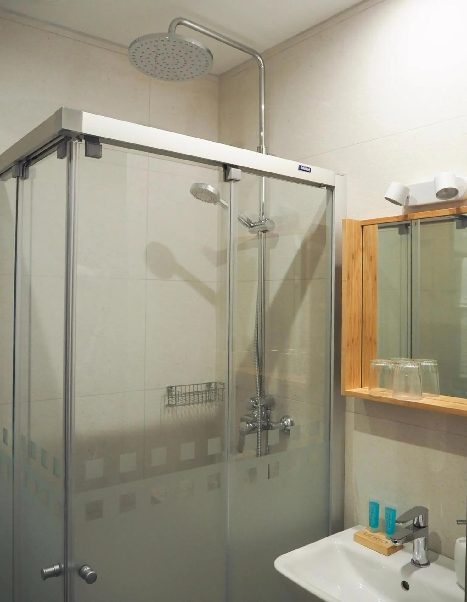 Bathroom in Pensión Urkia