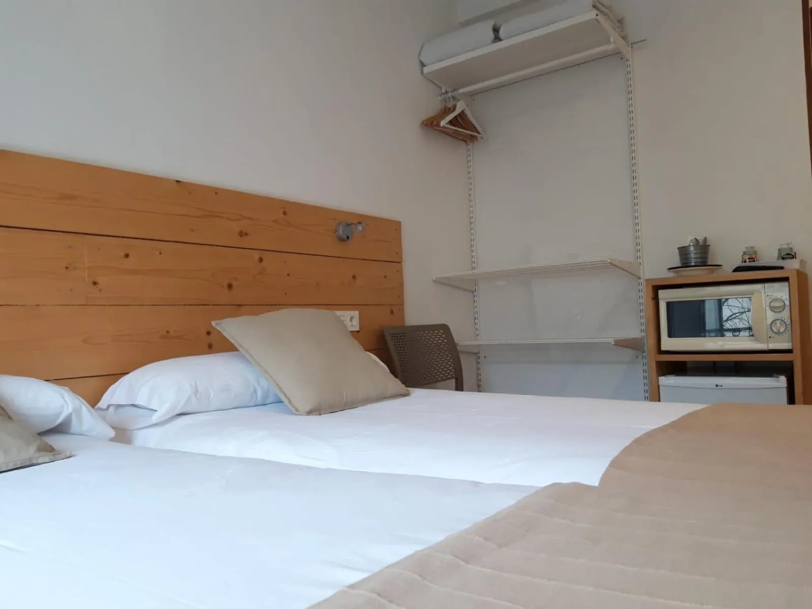 Coffee/tea facilities, Bed in Pensión Urkia