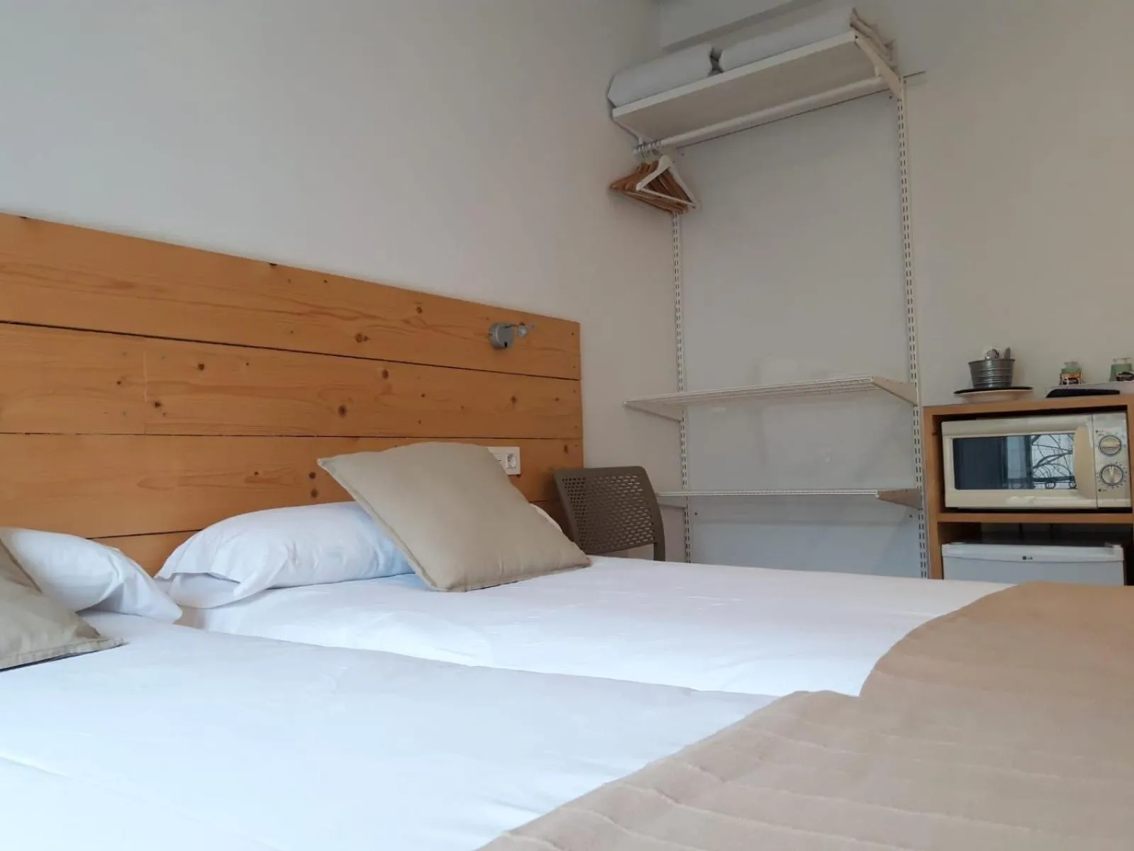 Coffee/tea facilities, Bed in Pensión Urkia