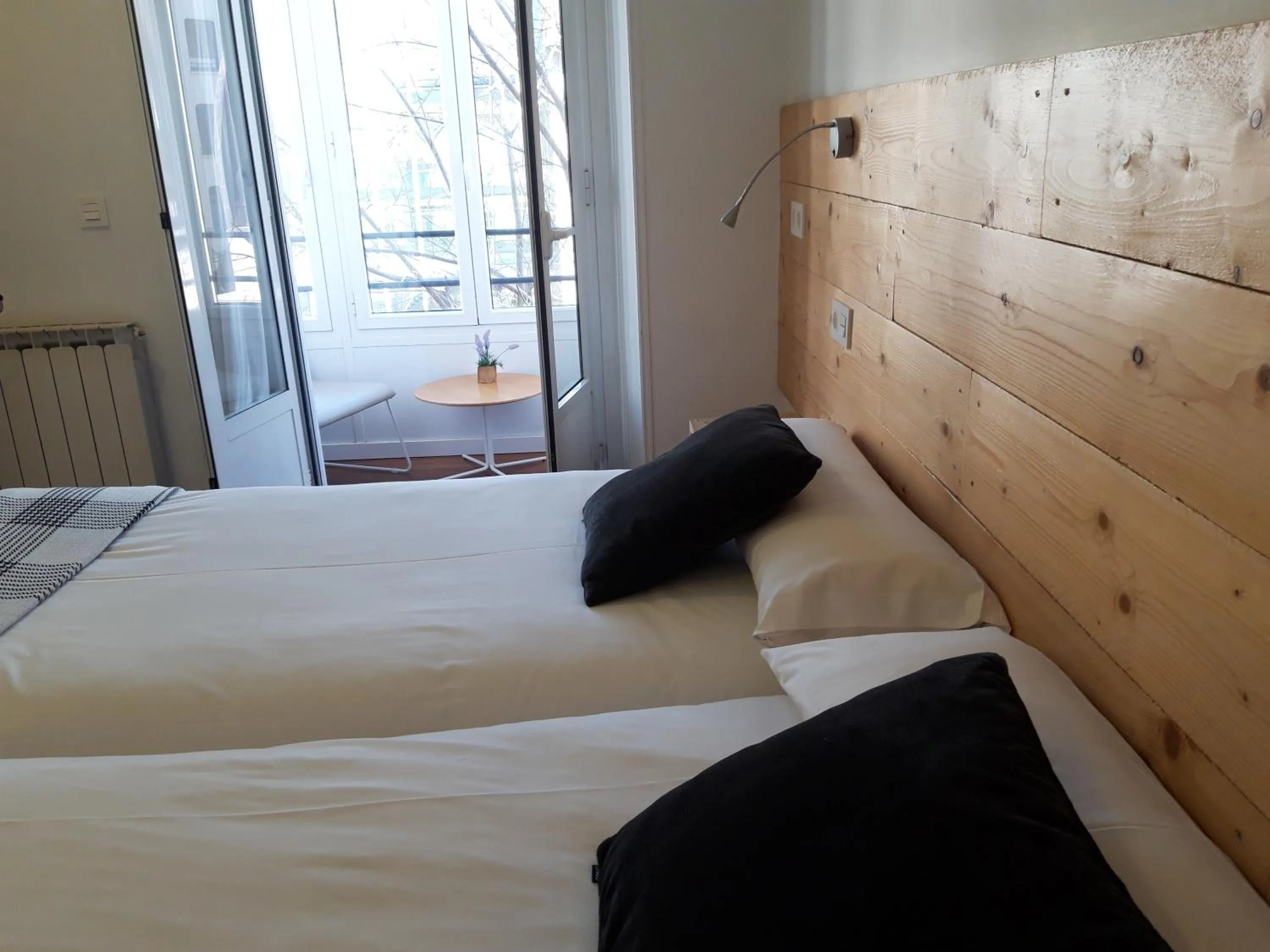 Balcony/Terrace, Bed in Pensión Urkia