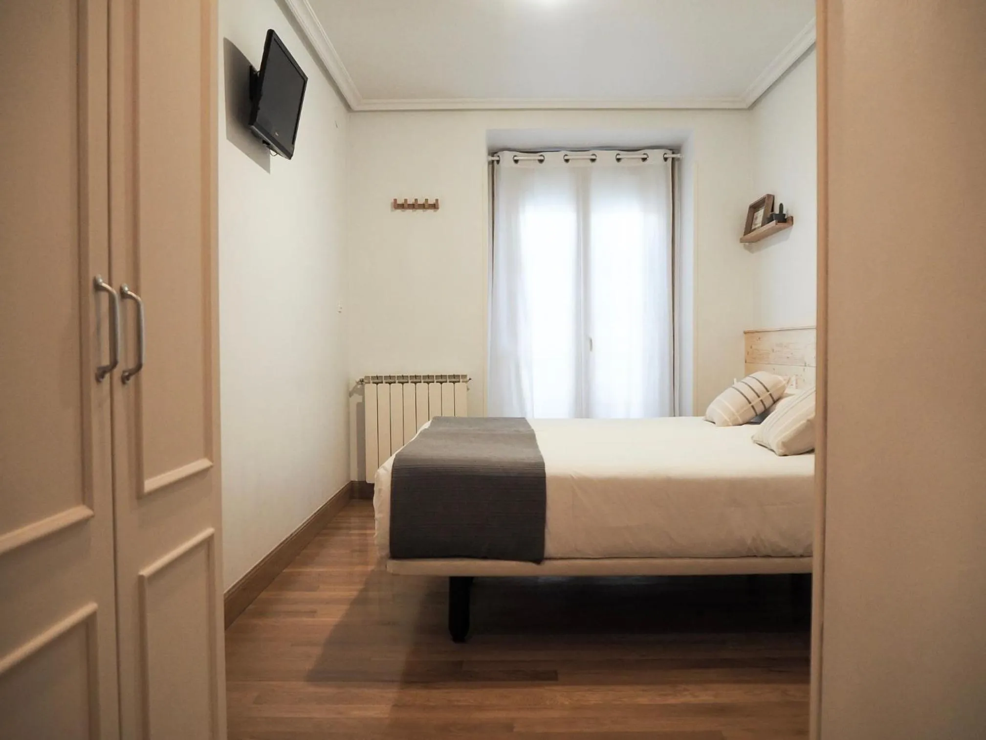 Balcony/Terrace, Bed in Pensión Urkia