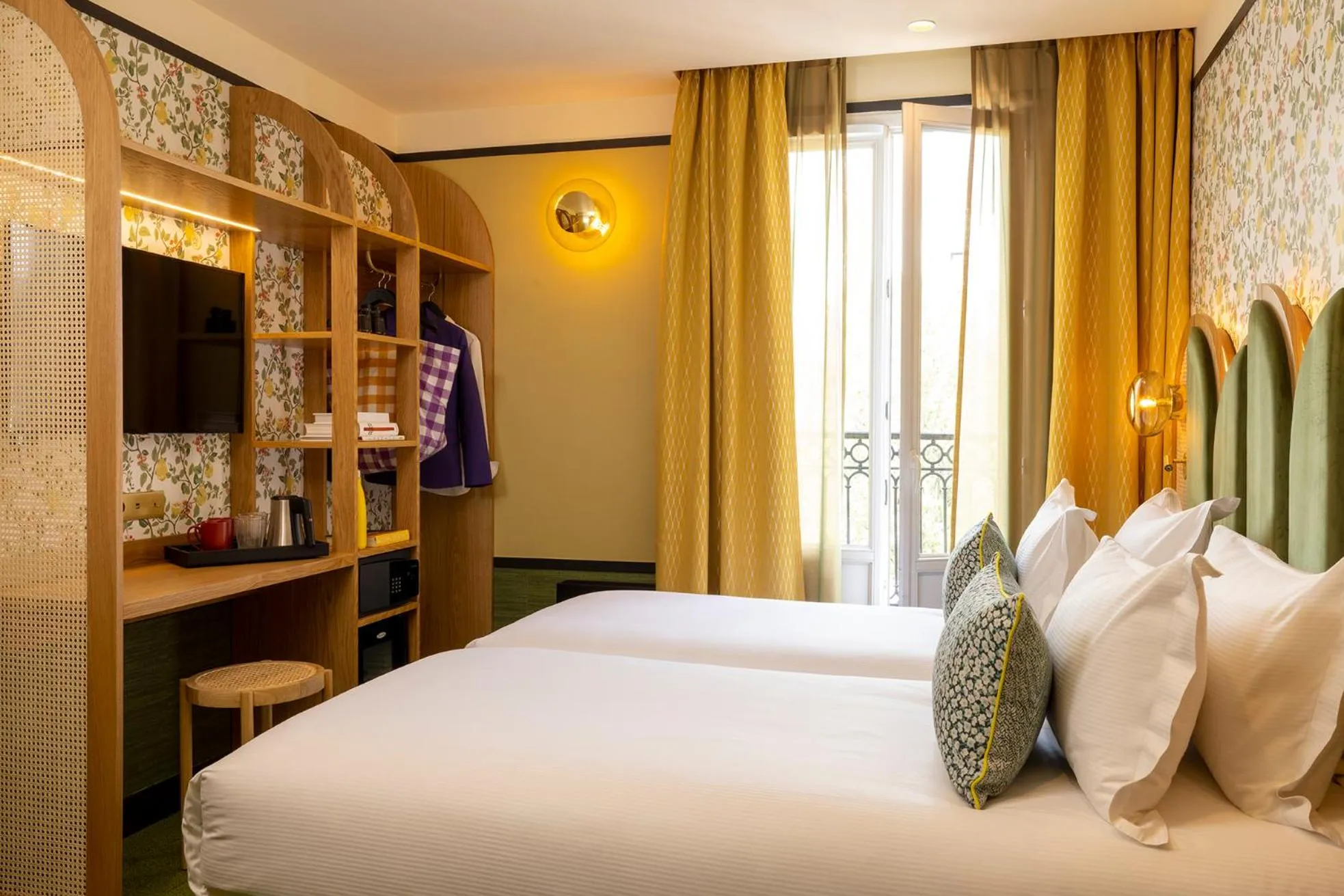 Bedroom, Bed in Hôtel Jardin de Cluny