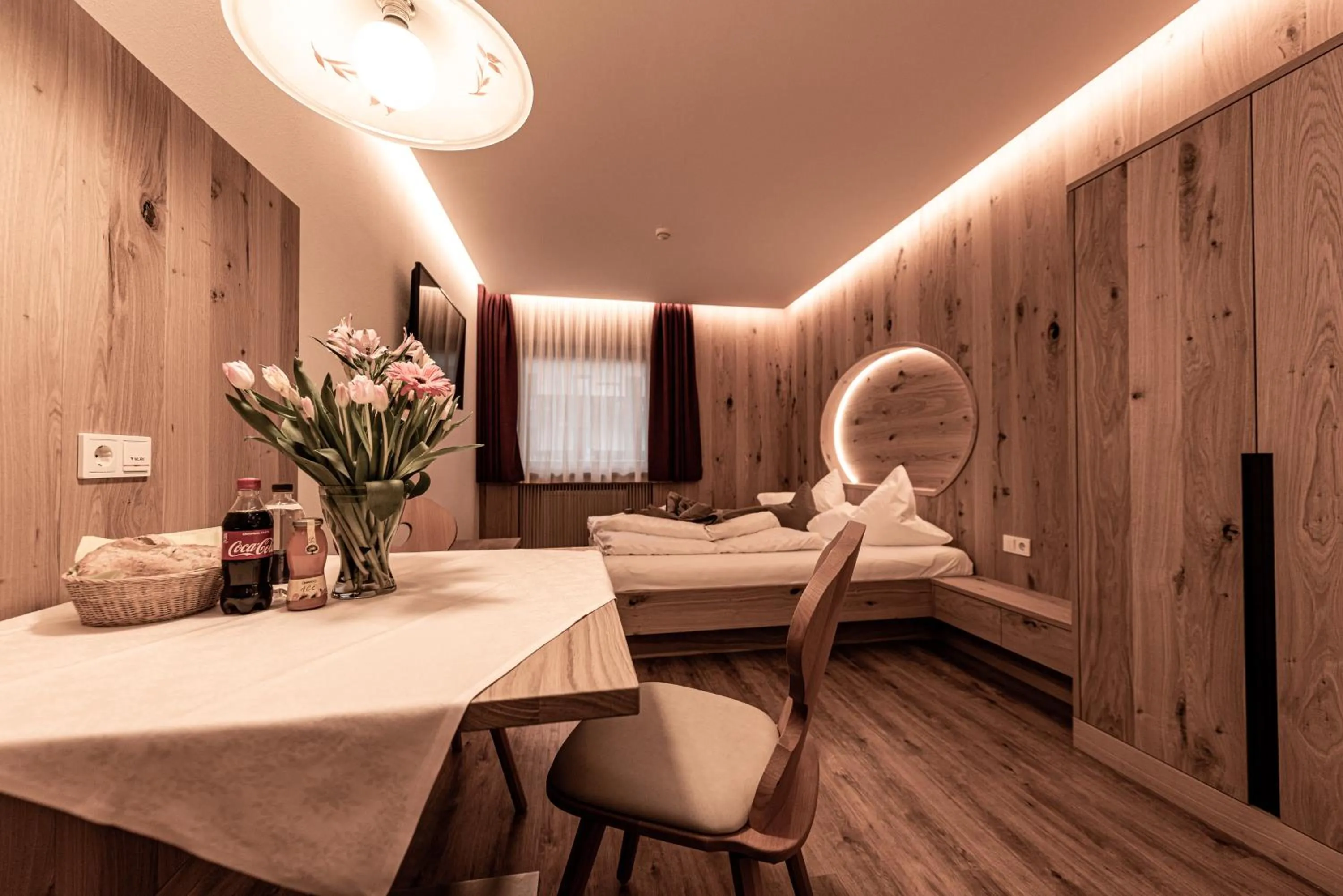 Dining area, Bed in Aparthotel Kastel Seiser Alm