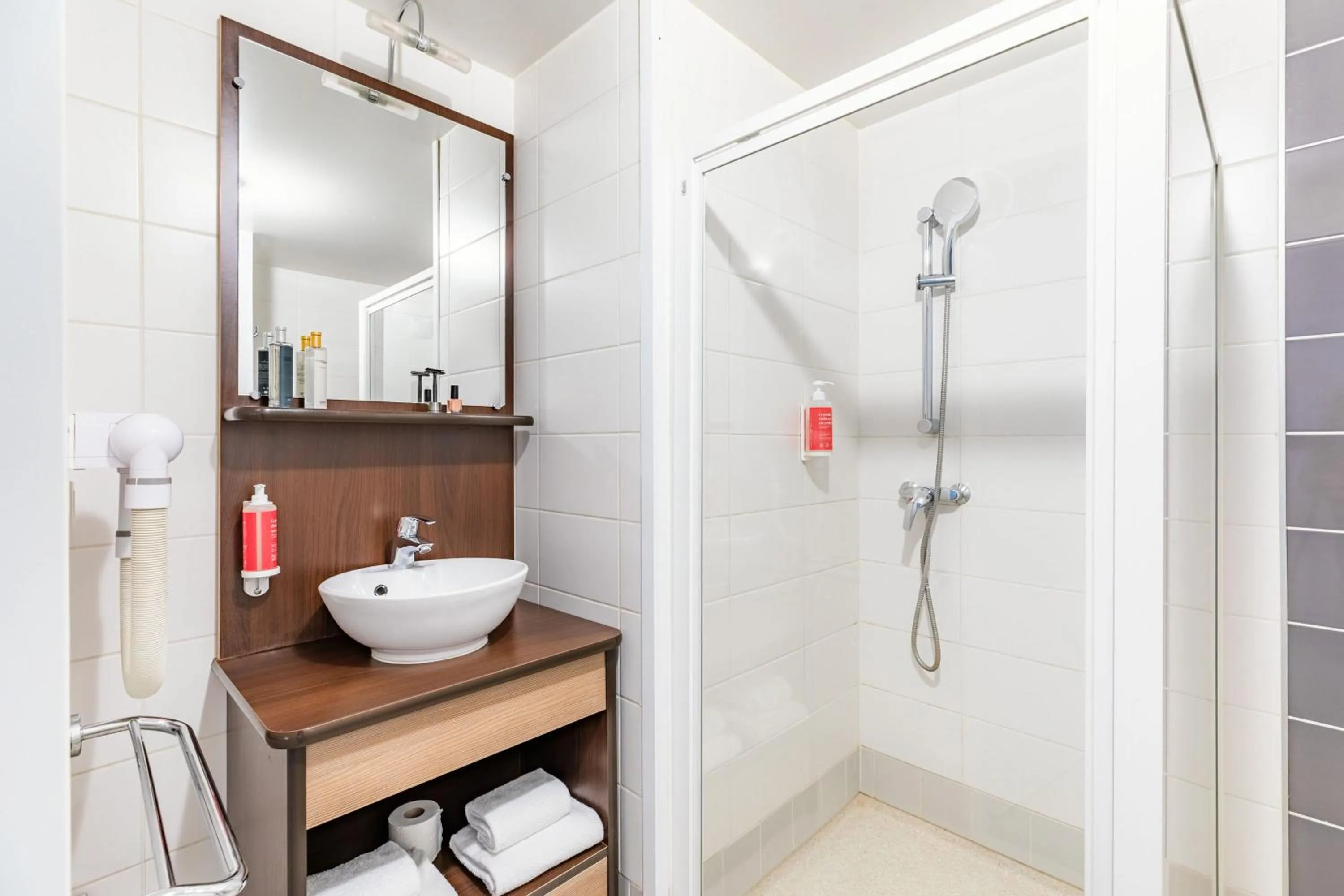Shower in Appart'City Confort Saint-Nazaire Océan
