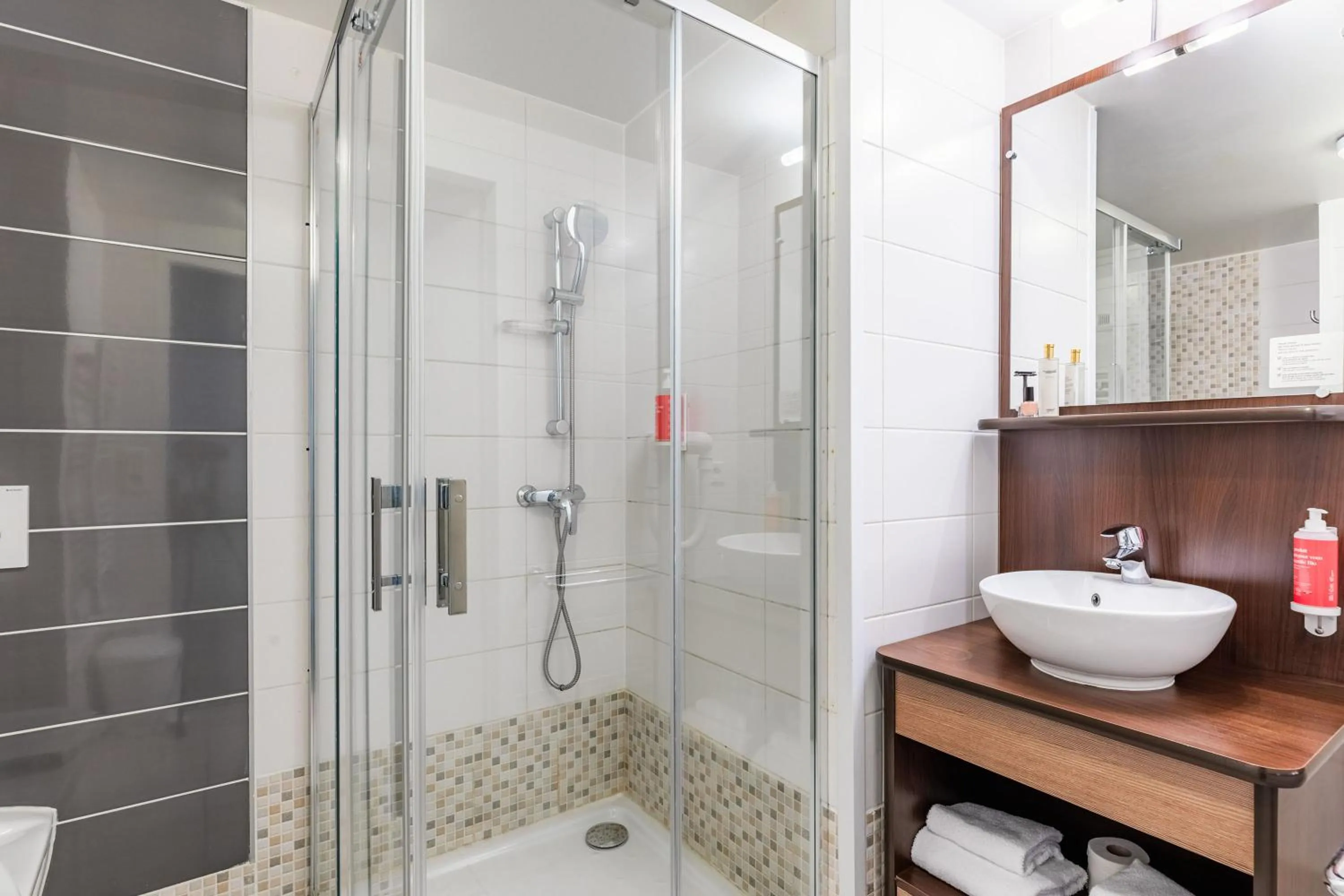 Bathroom in Appart'City Confort Saint-Nazaire Océan