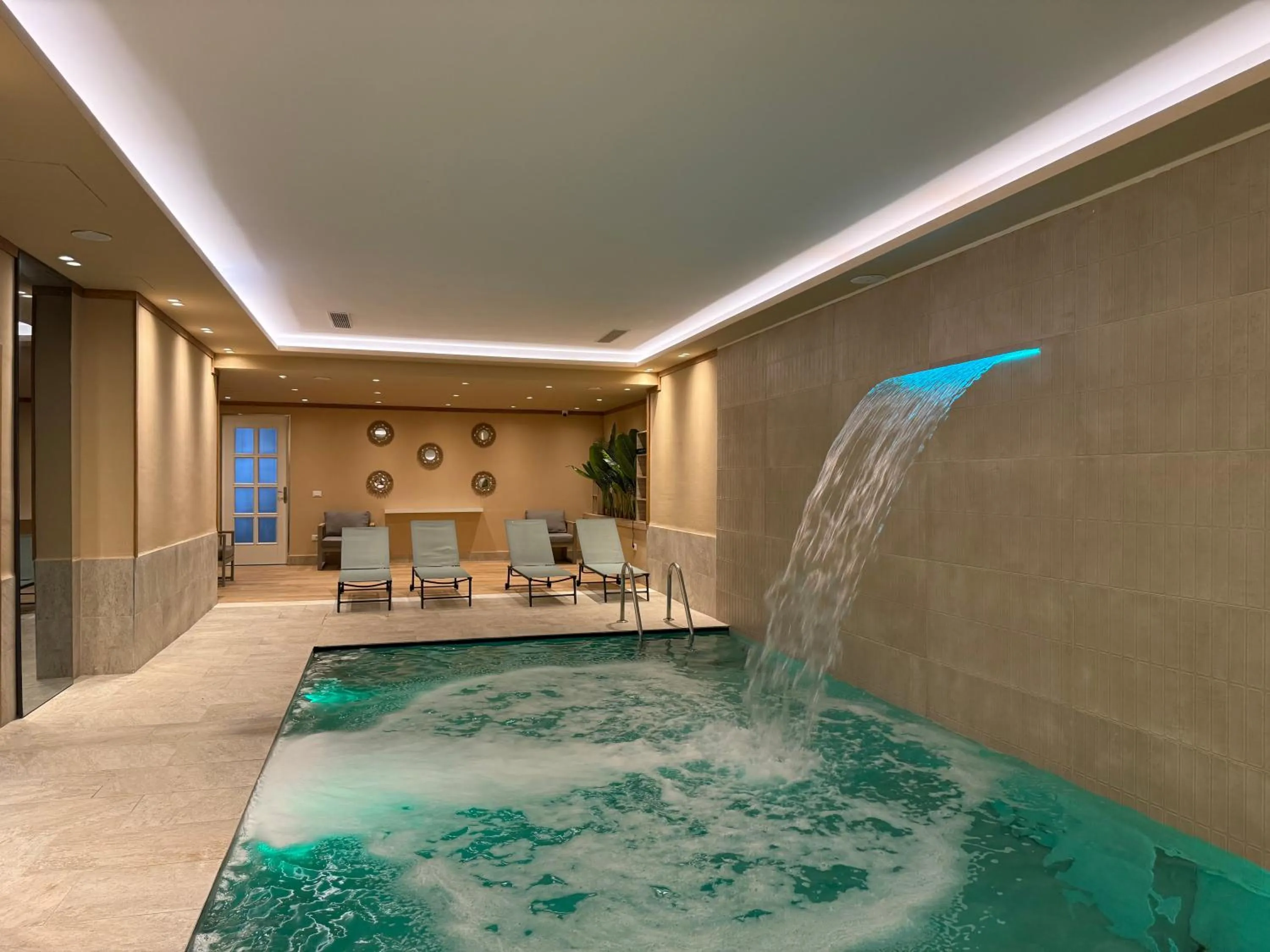 Swimming pool in Hotel Colis