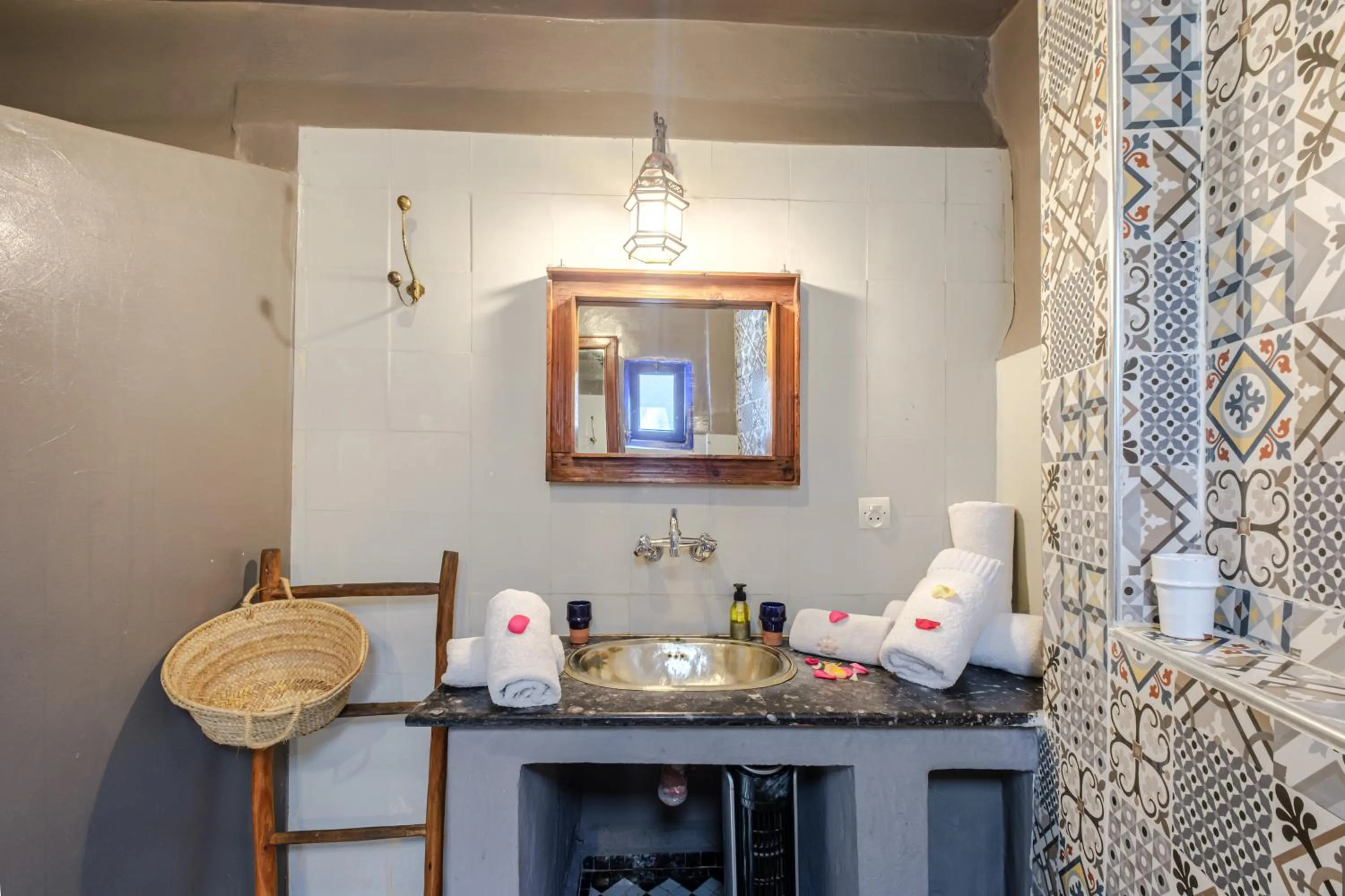 Shower in Riad Bobby Marrakech