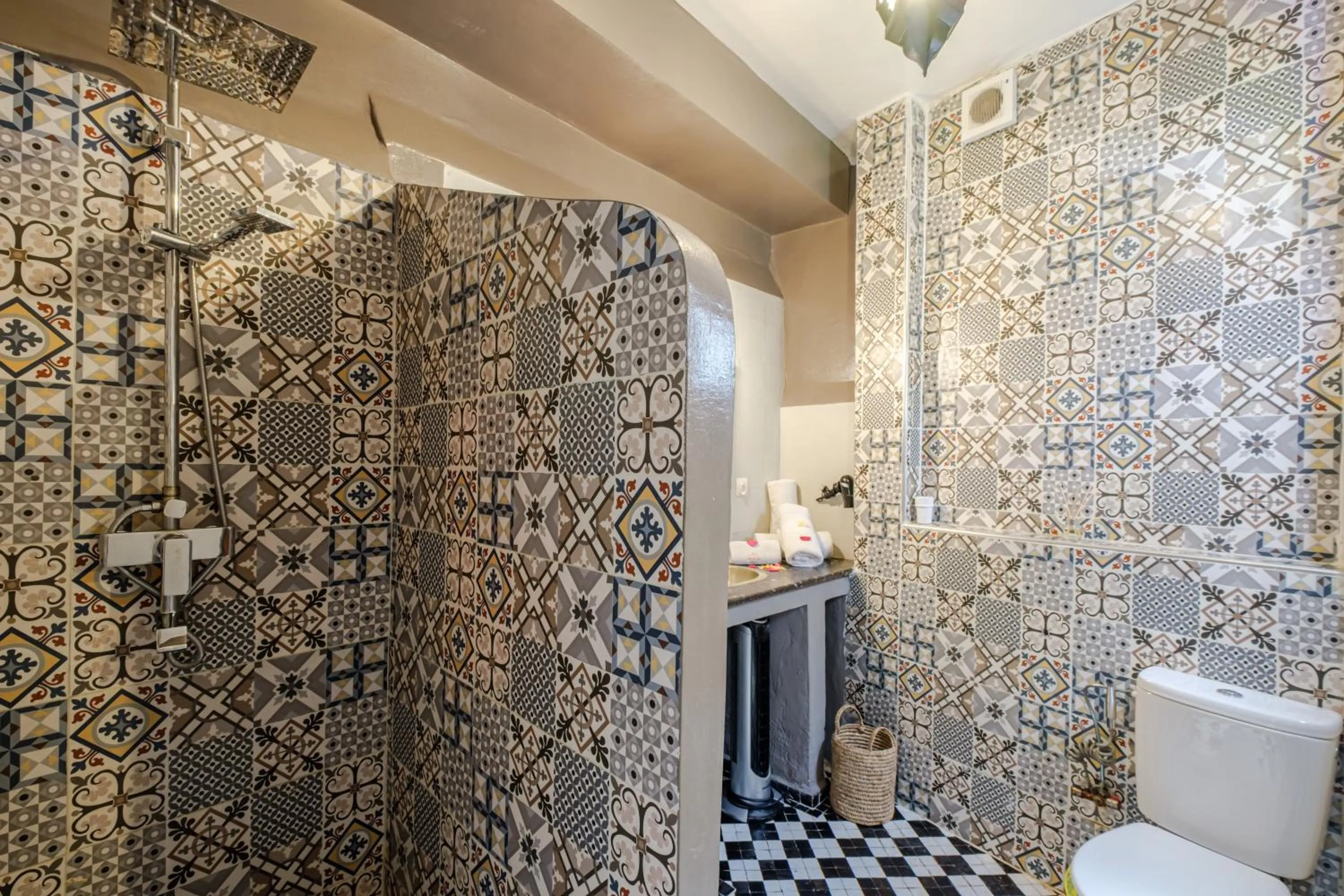 Shower in Riad Bobby Marrakech