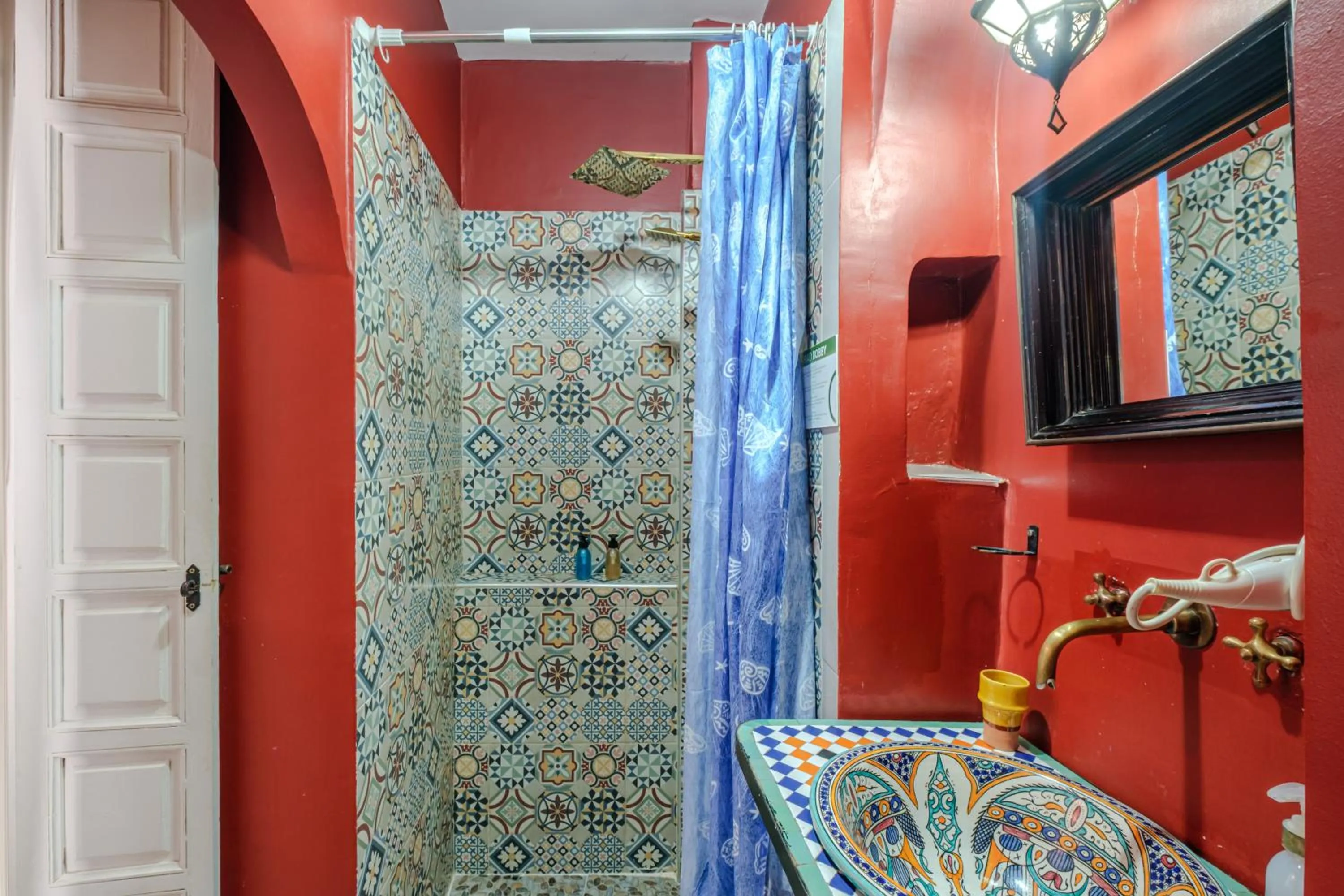 Shower in Riad Bobby Marrakech