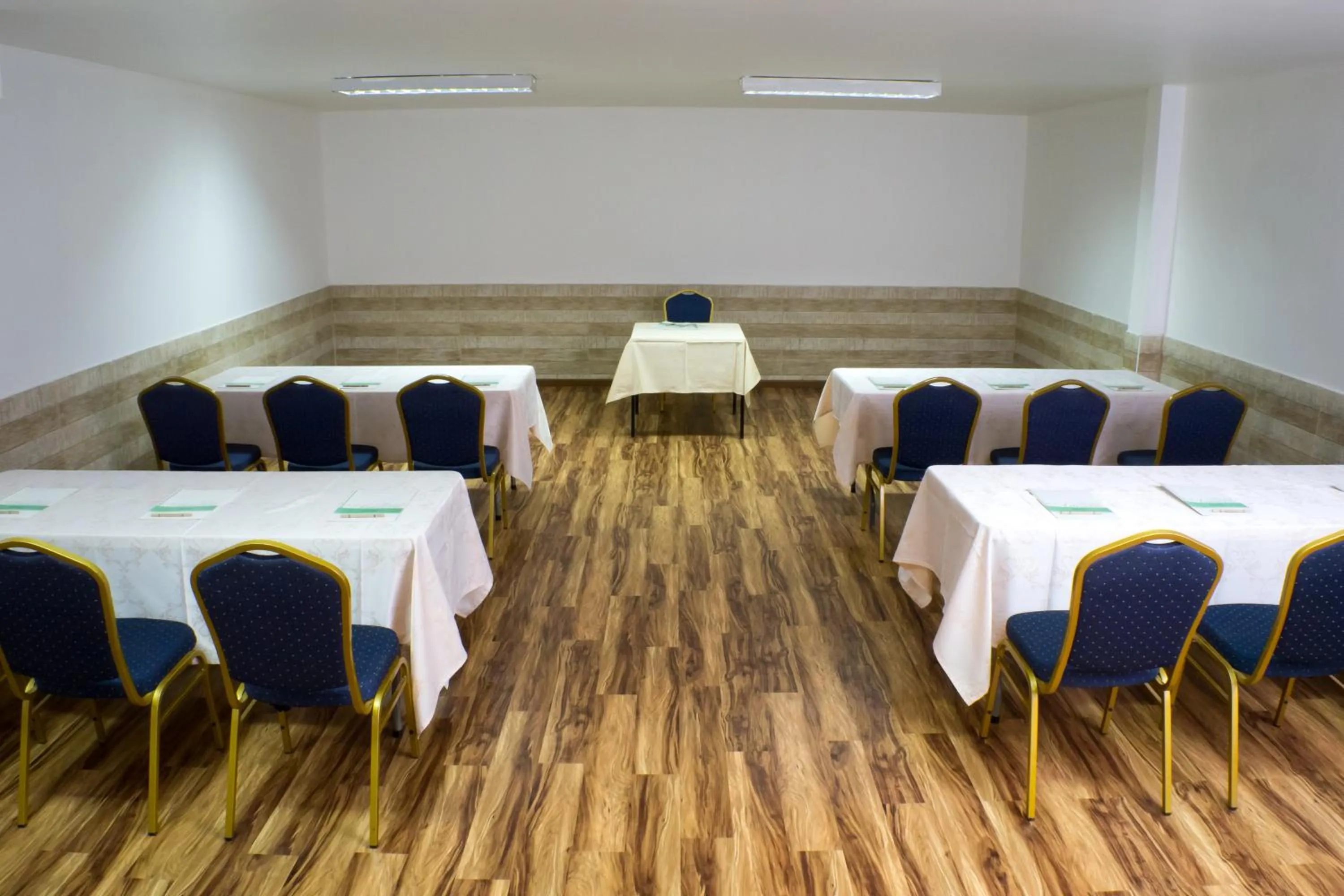 Meeting/conference room in Amaru Hotel