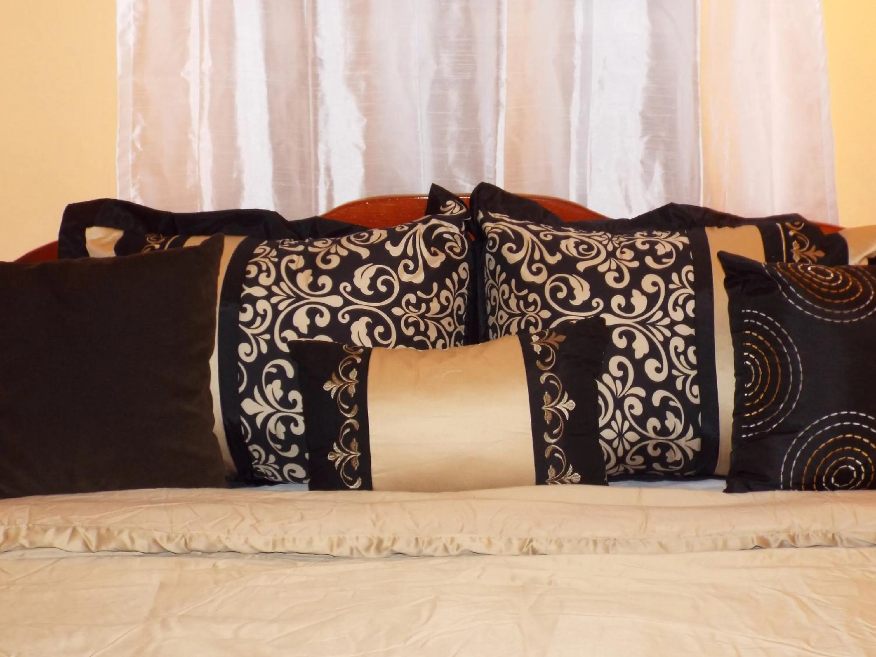 Bedroom, Bed in LAKE VIEW CONDO