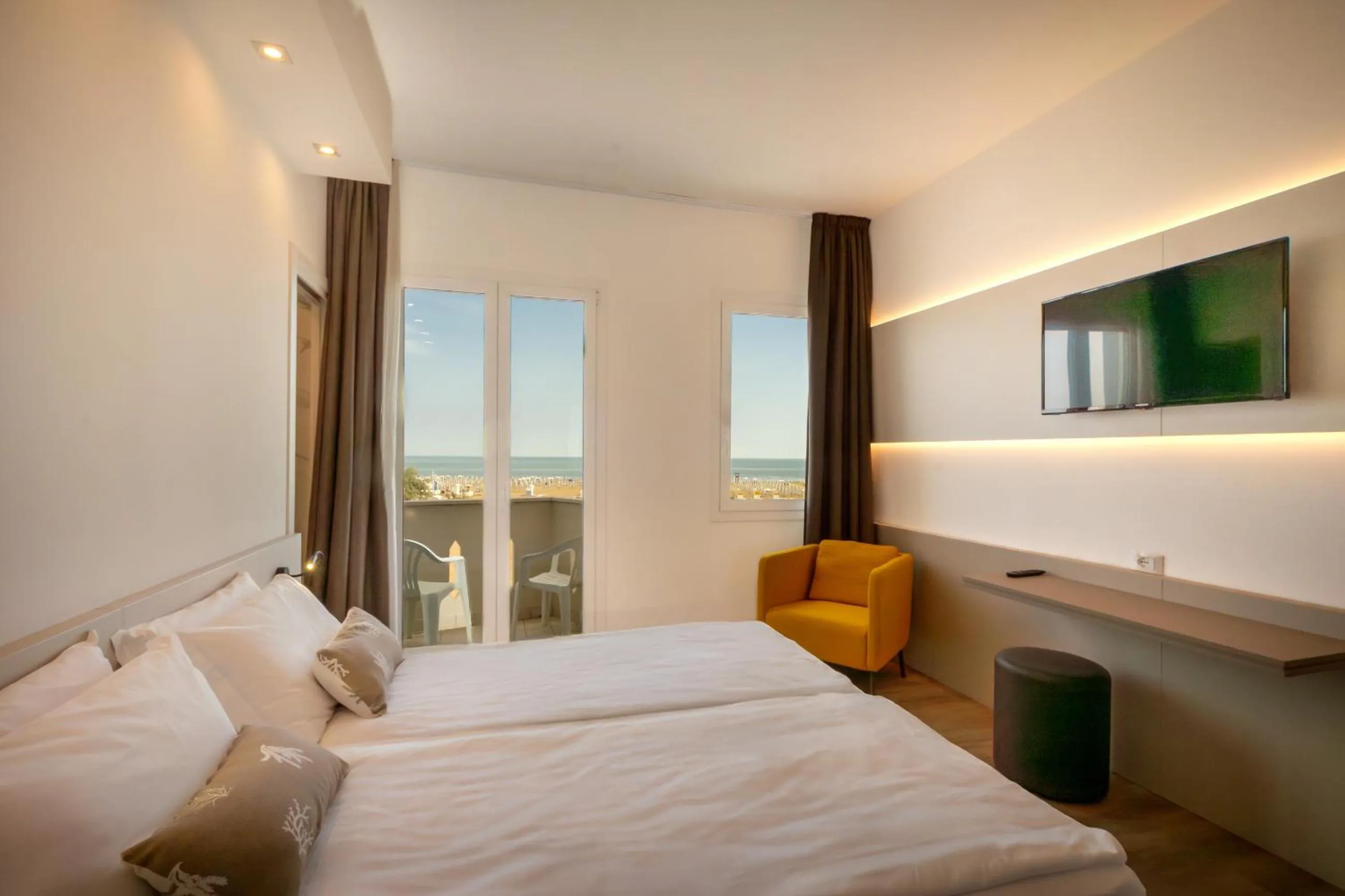 Sea view, Bed in Hotel Delfino