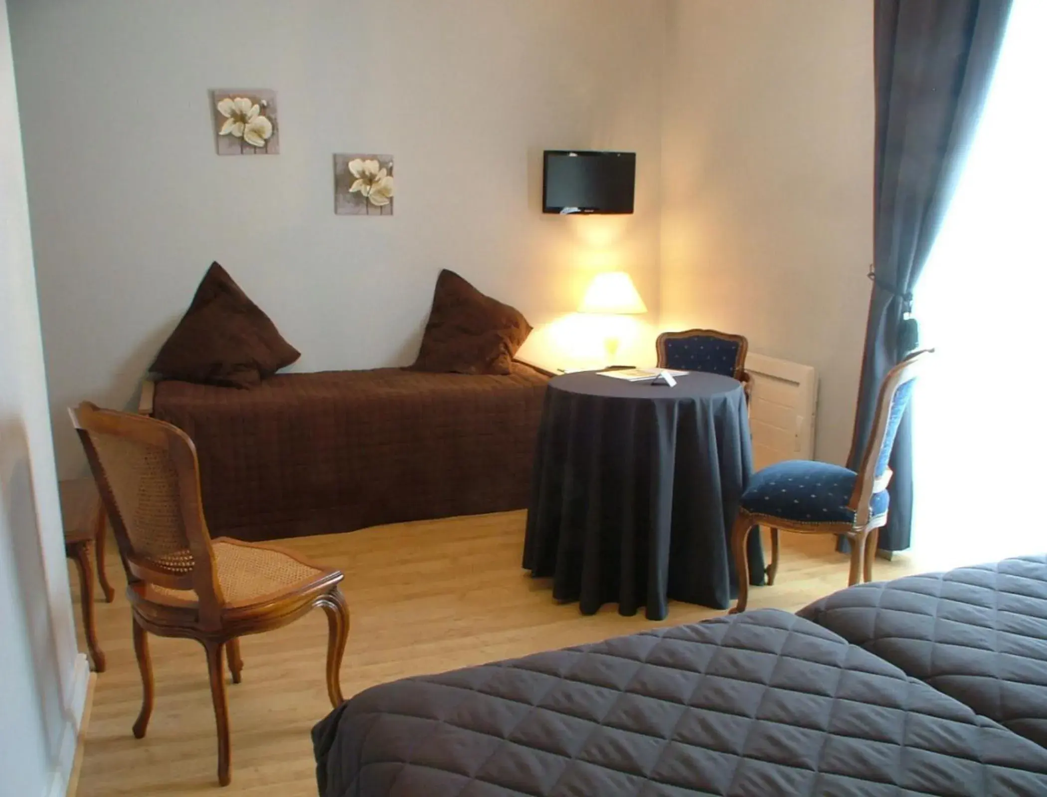 Comfort Triple Room in Hostellerie le Clos du Cher Comfort Triple Room in Hostellerie le Clos du Cher