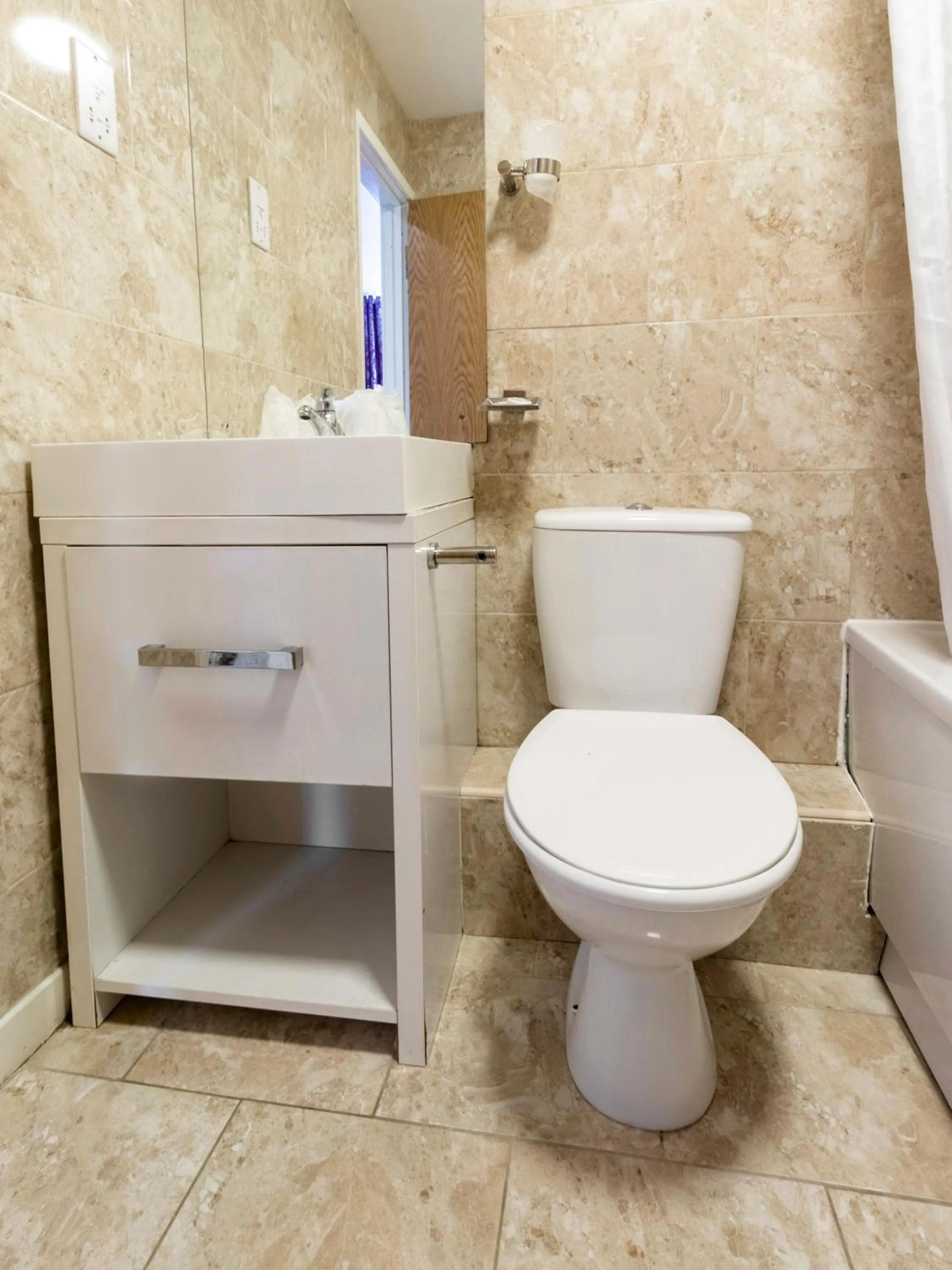 Toilet in Stuart Hotel