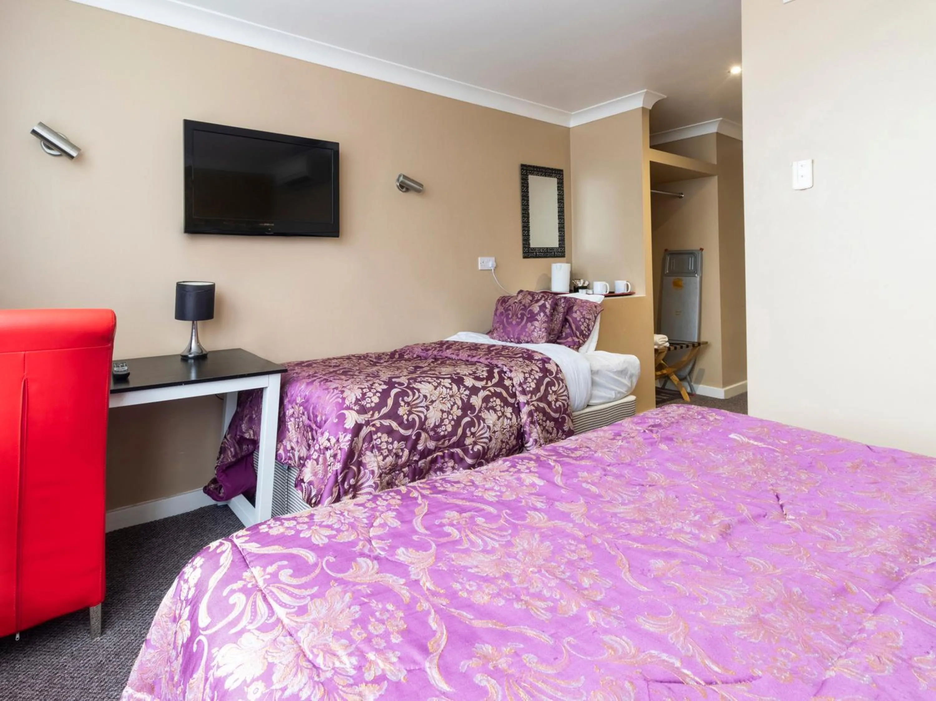 TV and multimedia, Bed in Stuart Hotel