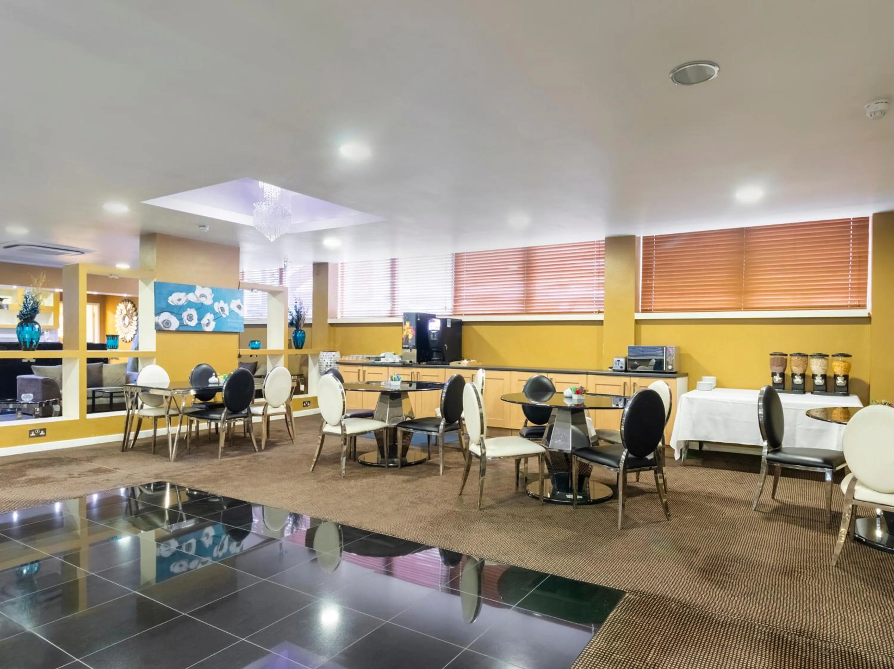 Restaurant/places to eat in Stuart Hotel