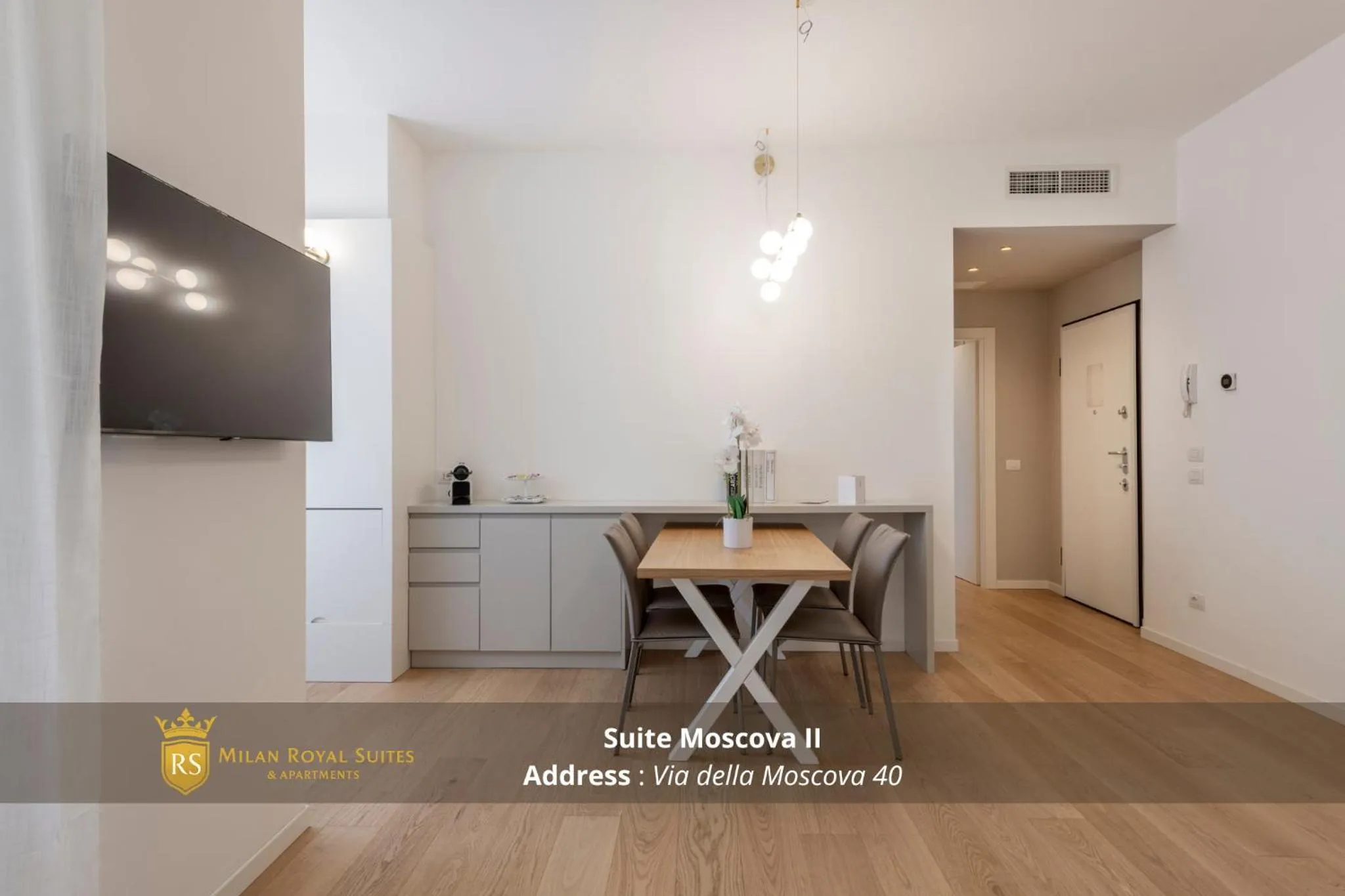 Dining area in Milan Royal Suites - Centro