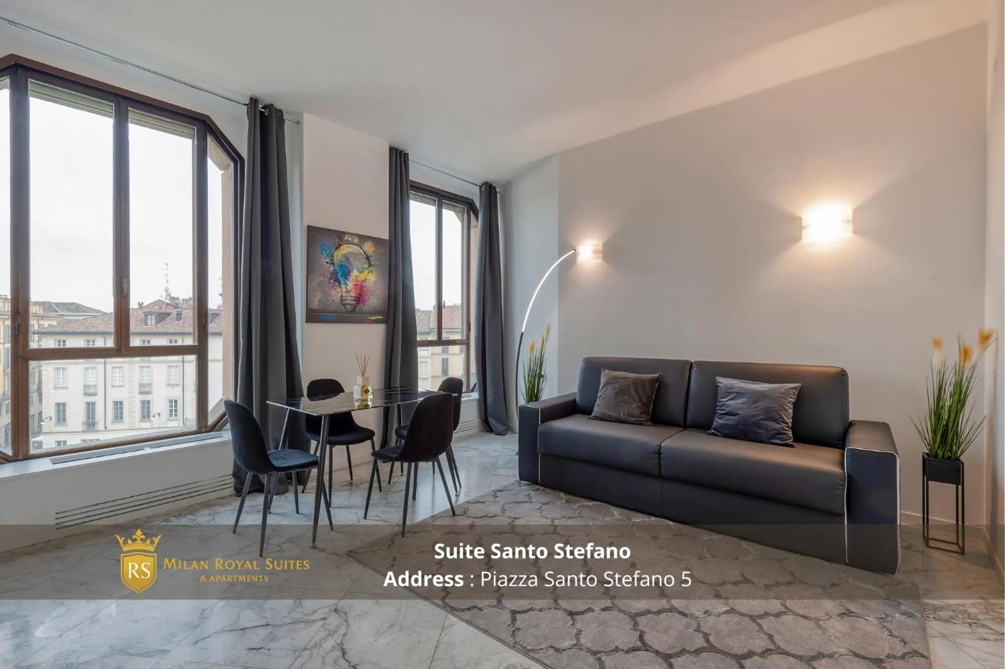 Communal lounge/ TV room in Milan Royal Suites - Centro