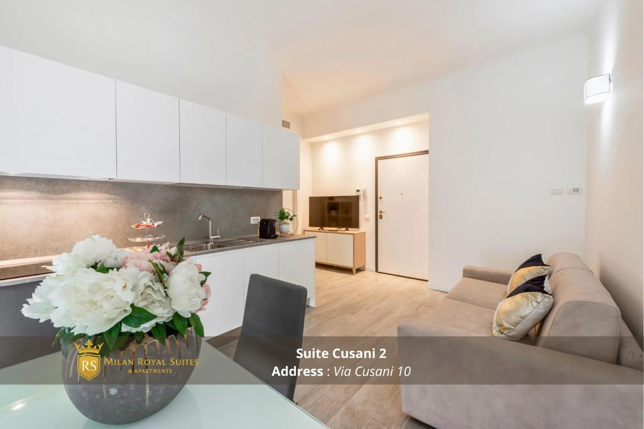 Communal lounge/ TV room in Milan Royal Suites - Centro