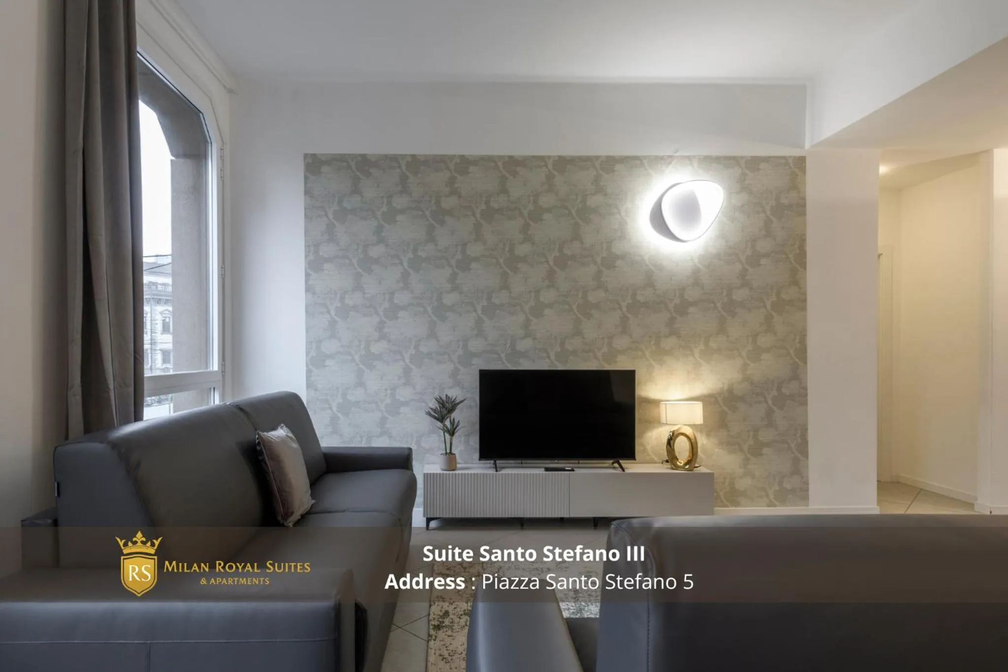 Seating area in Milan Royal Suites - Centro