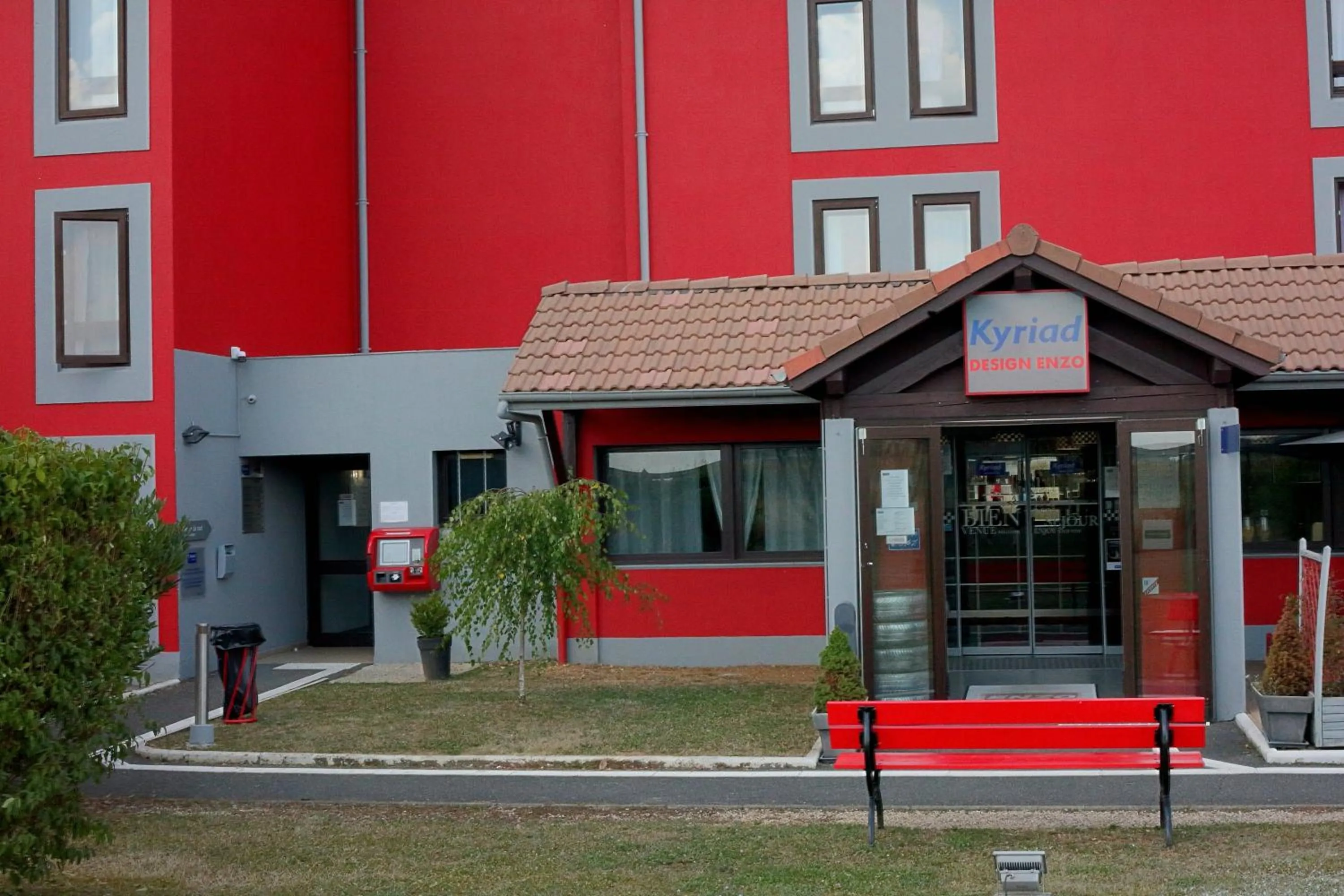 Facade/entrance in Enzo Hotels Cannes-Écluse by Kyriad Direct