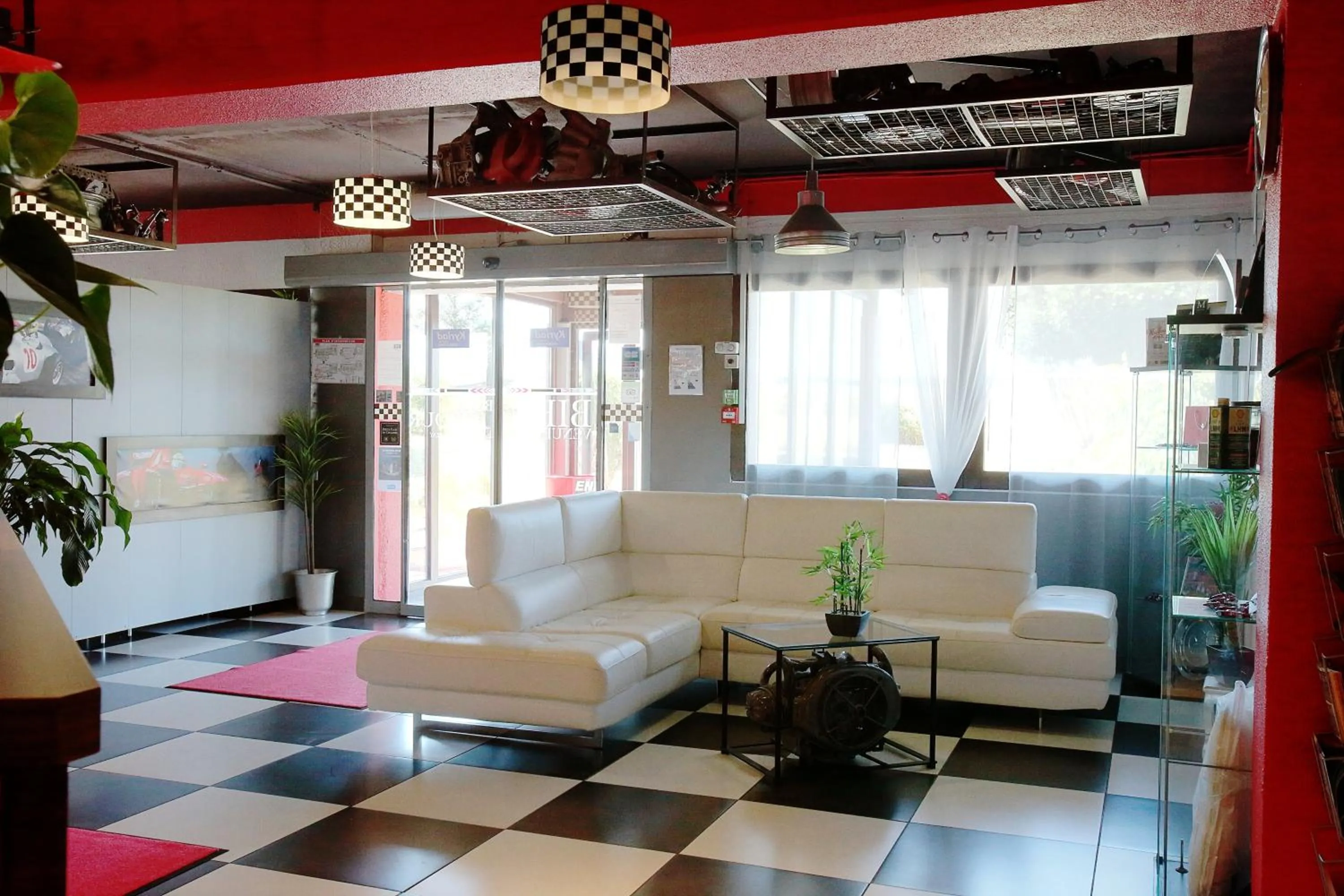 Communal lounge/ TV room in Enzo Hotels Cannes-Écluse by Kyriad Direct