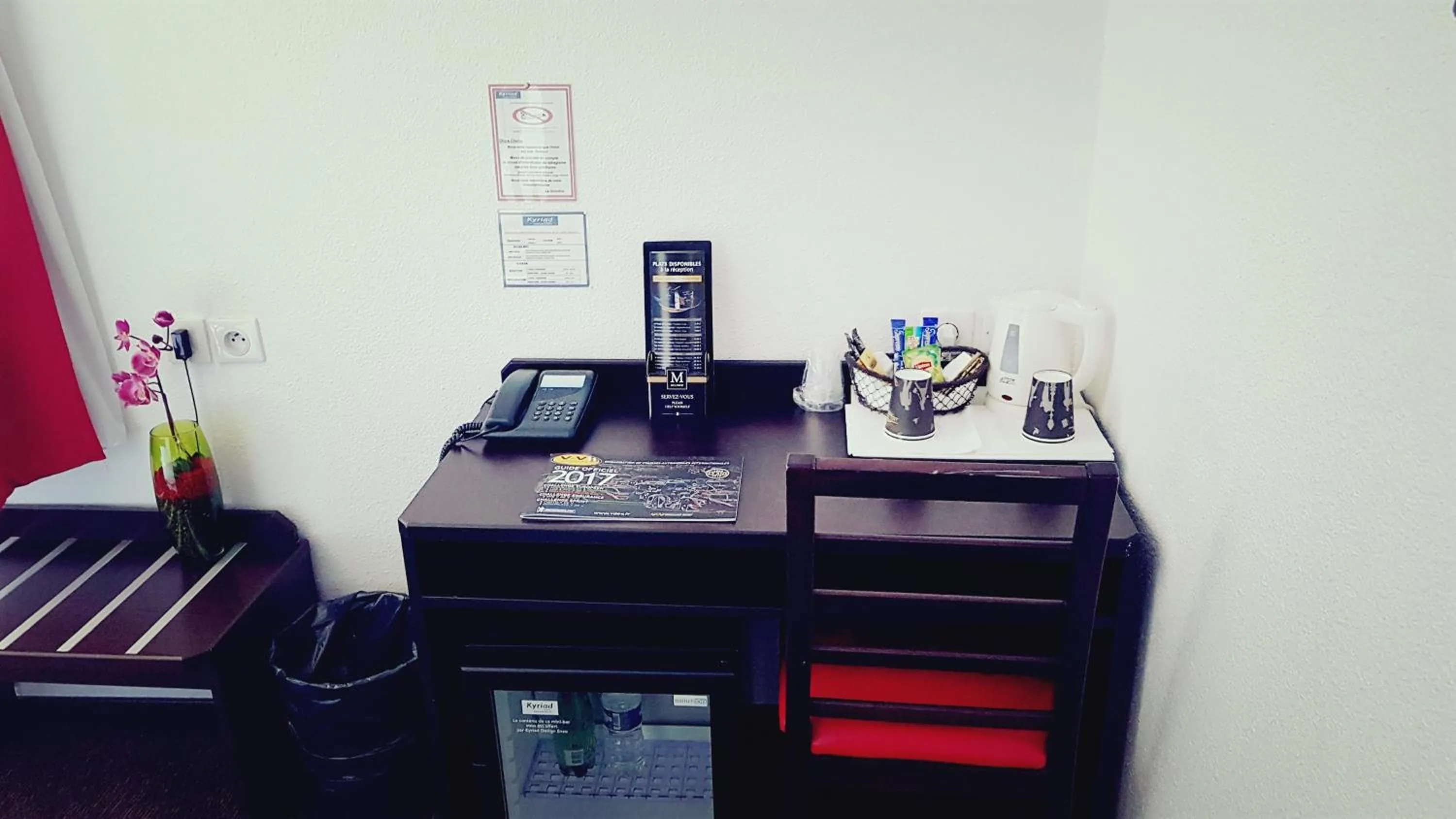 Coffee/tea facilities in Enzo Hotels Cannes-Écluse by Kyriad Direct