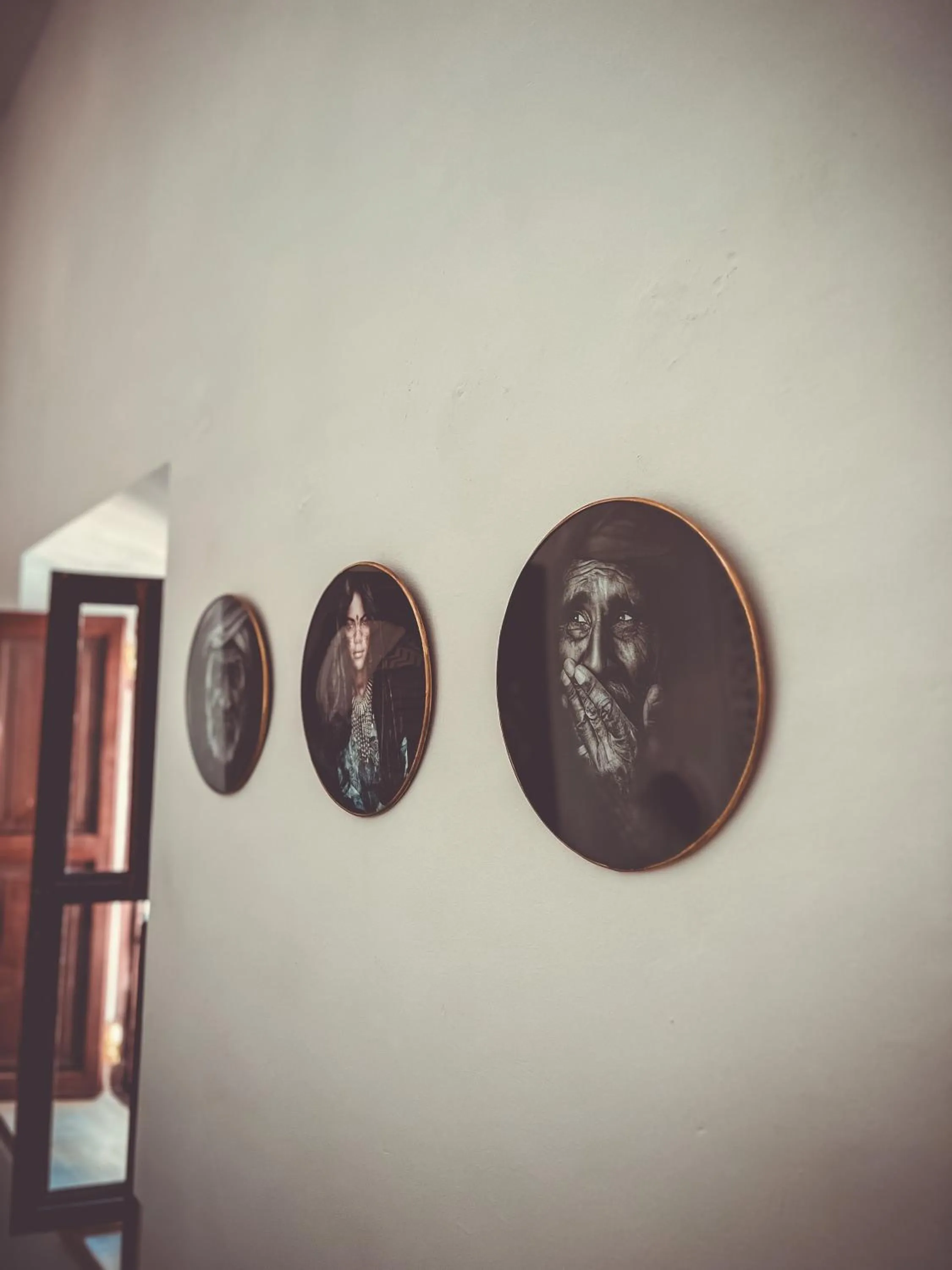 Decorative detail in DAR AURORA